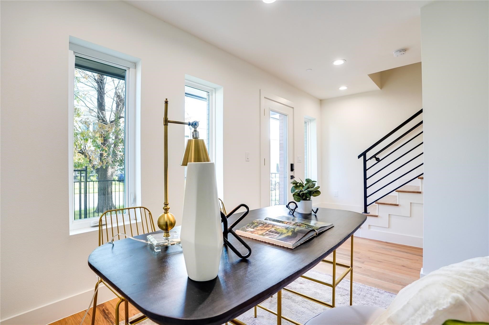 4631 Belmont Avenue 204