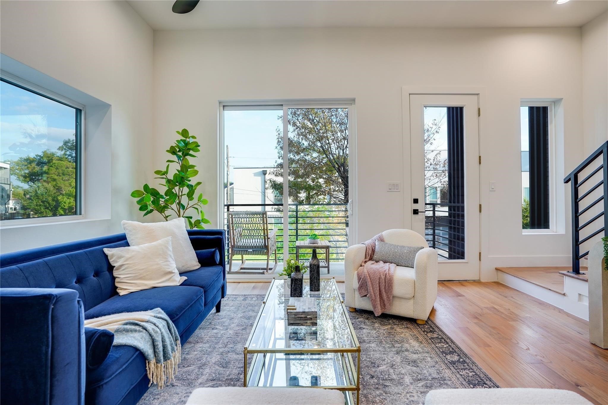 4631 Belmont Avenue 204