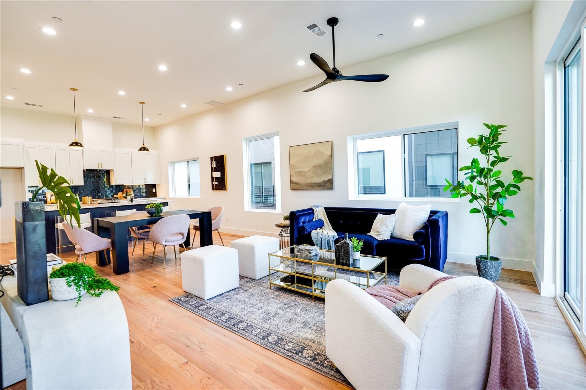 4631 Belmont Avenue 204