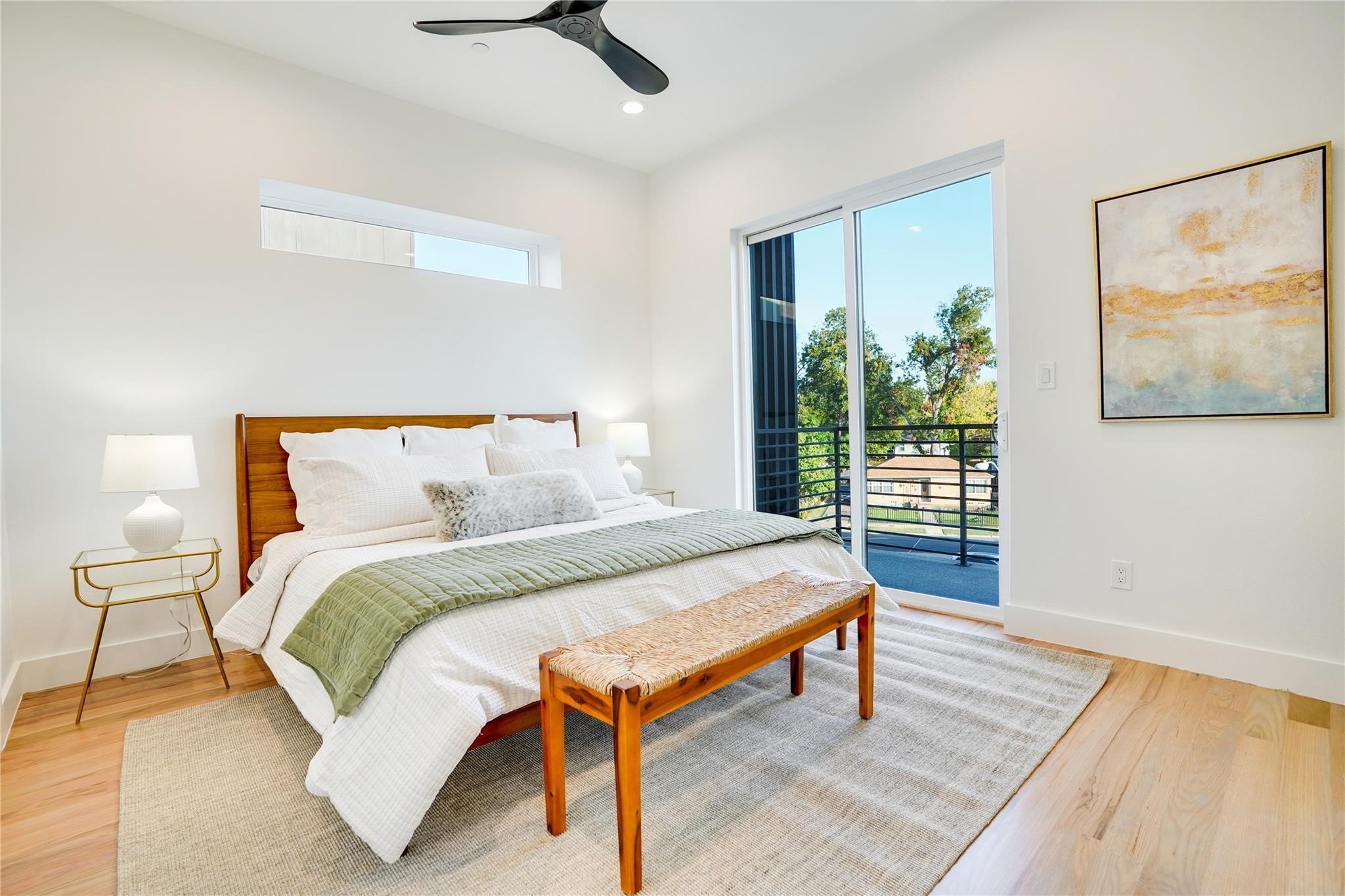 4631 Belmont Avenue 204