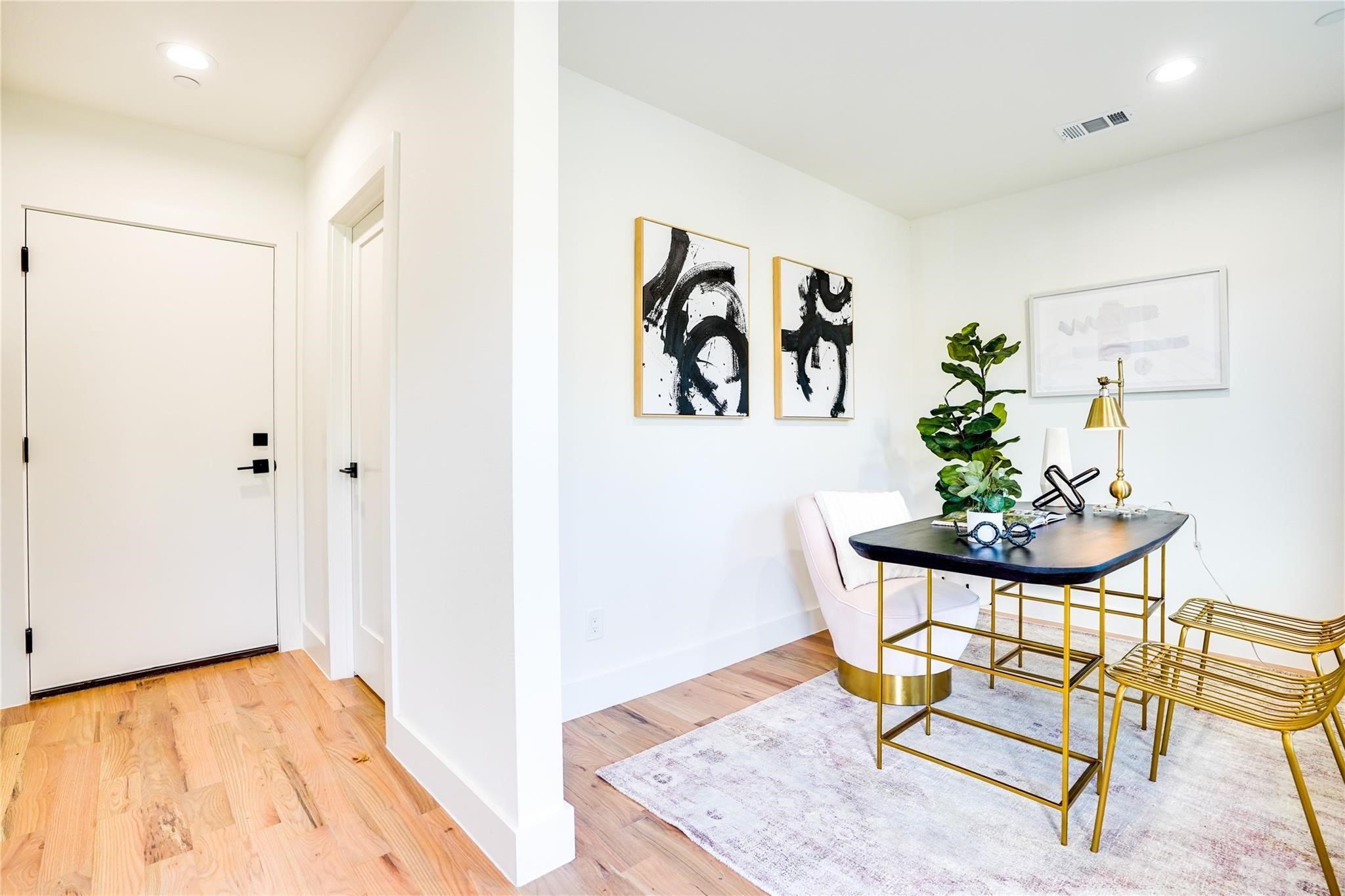 4631 Belmont Avenue 204