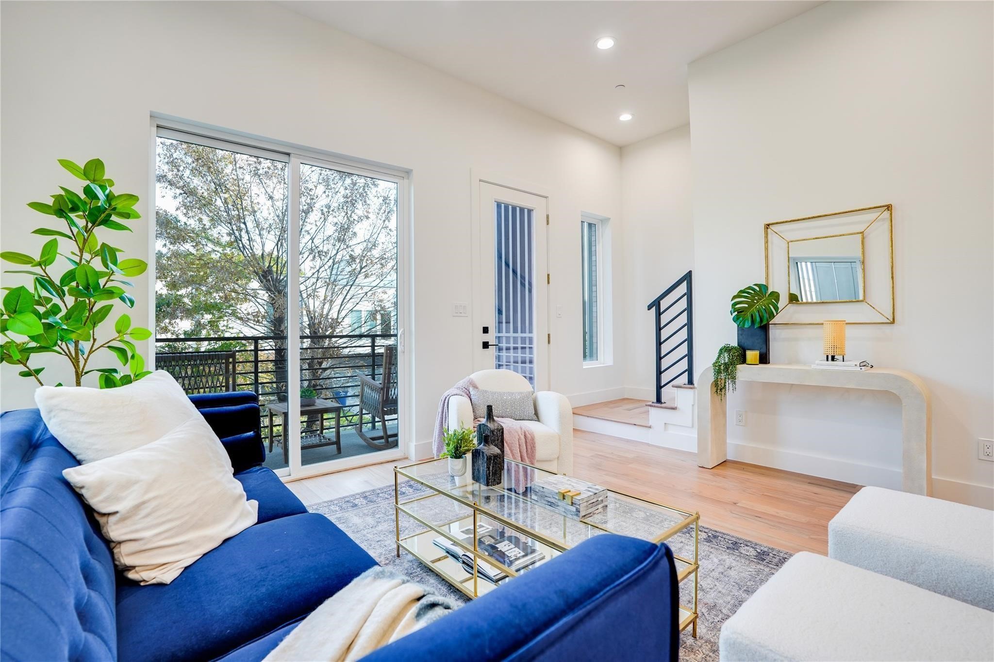 4631 Belmont Avenue 204