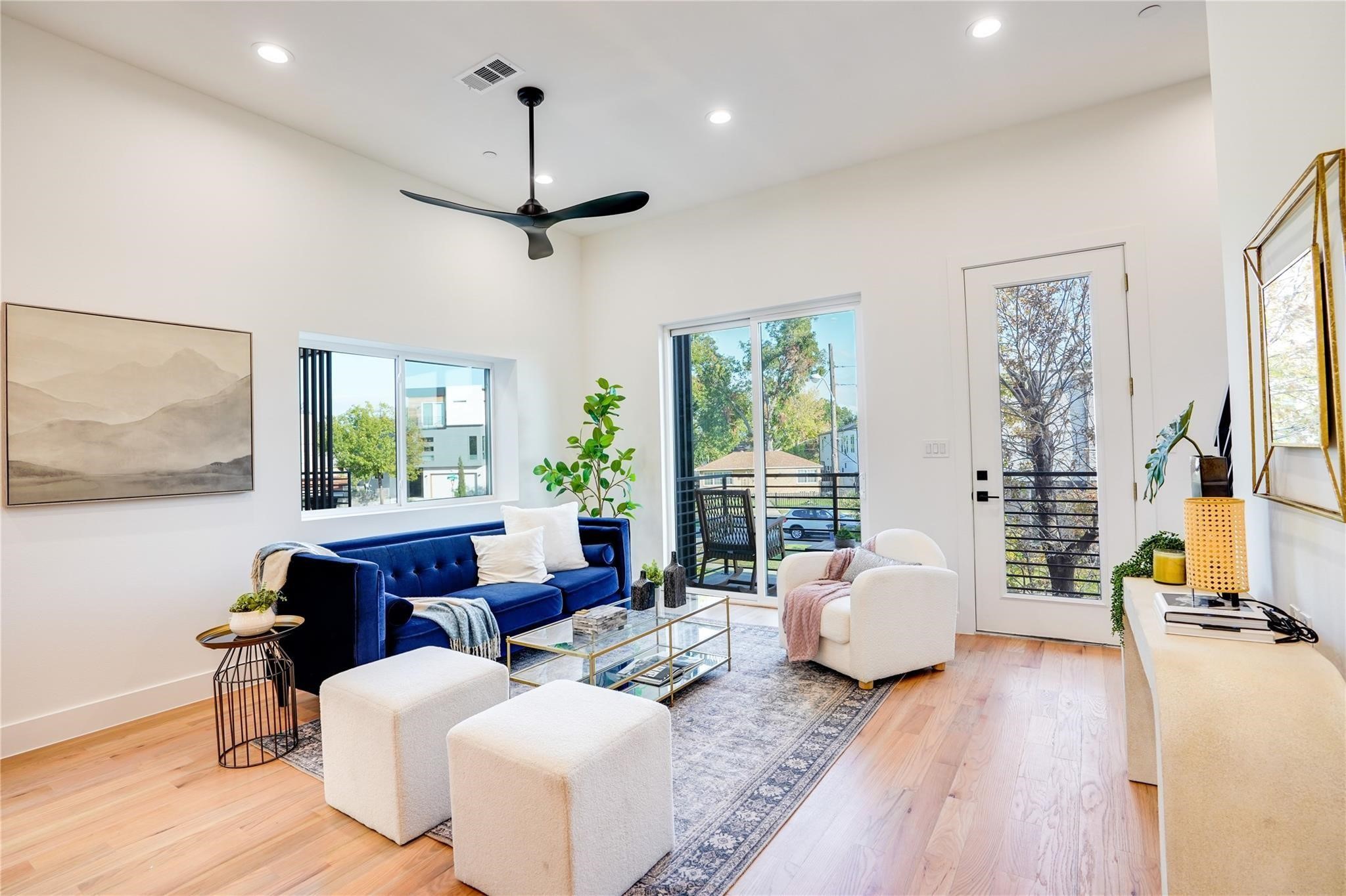 4631 Belmont Avenue 204