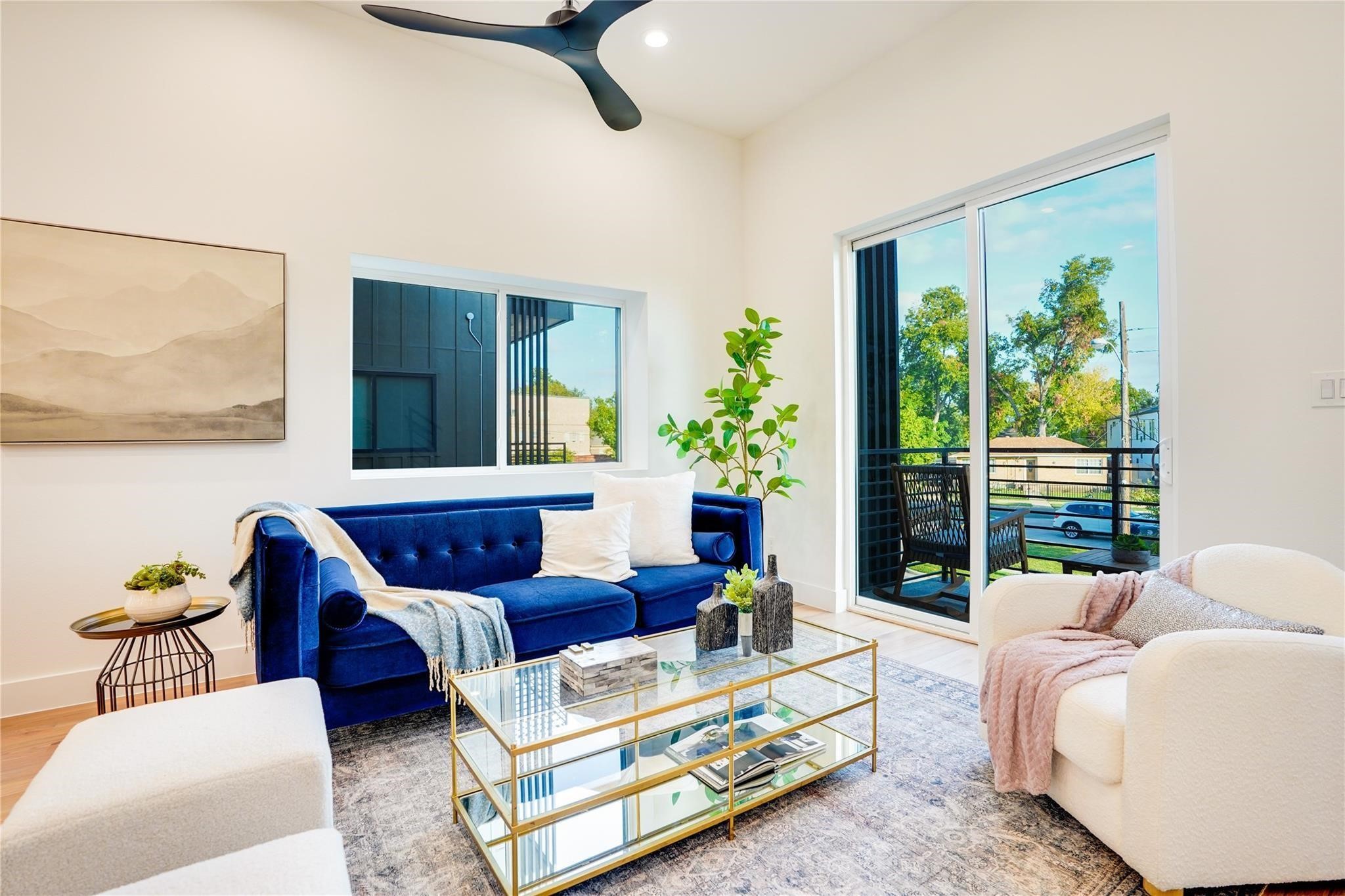 4631 Belmont Avenue 204