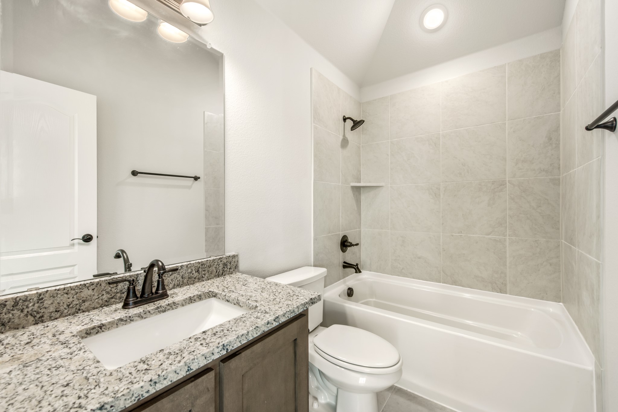 8228 Manx Point