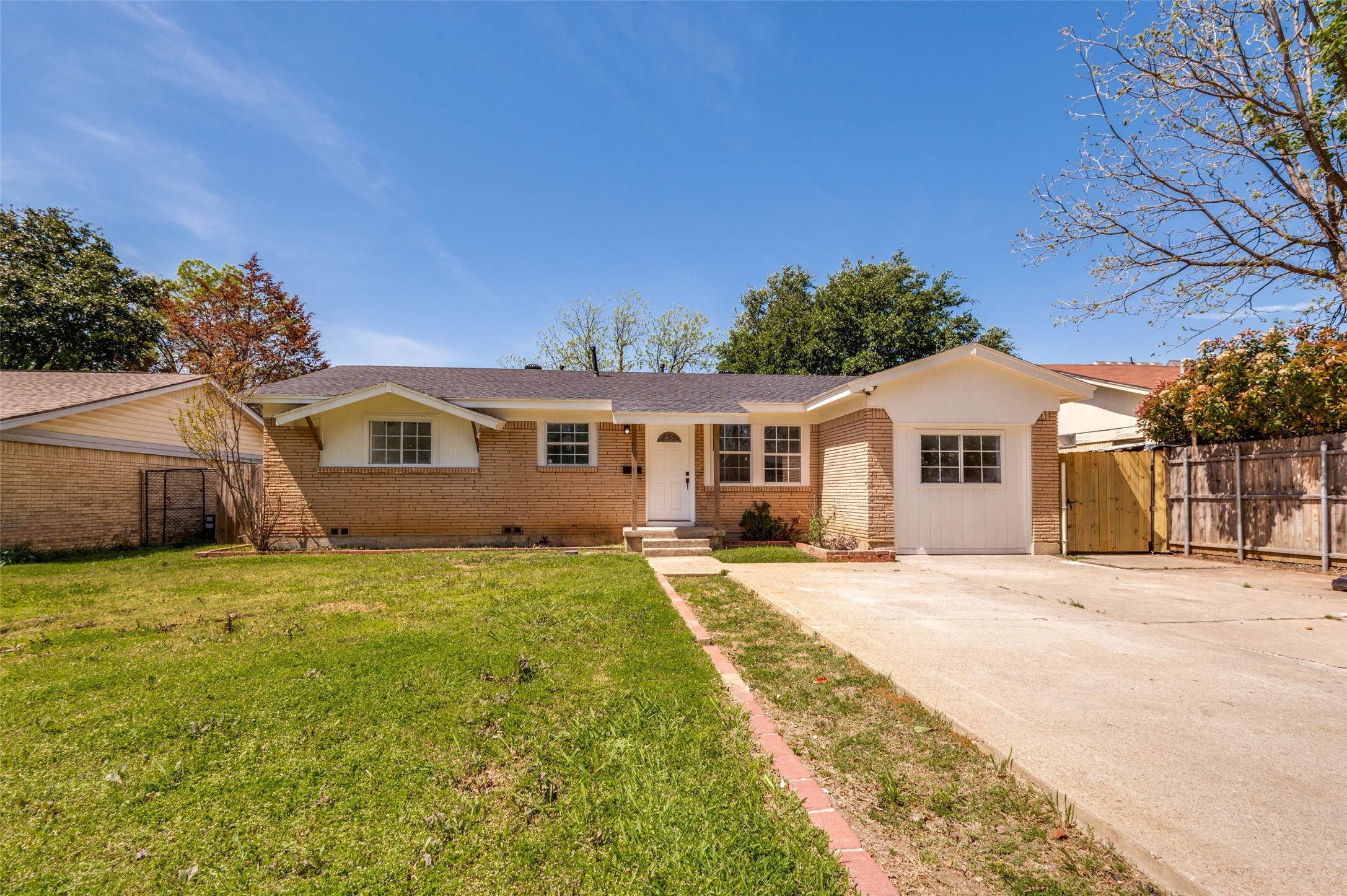 108 S Sheppard Drive