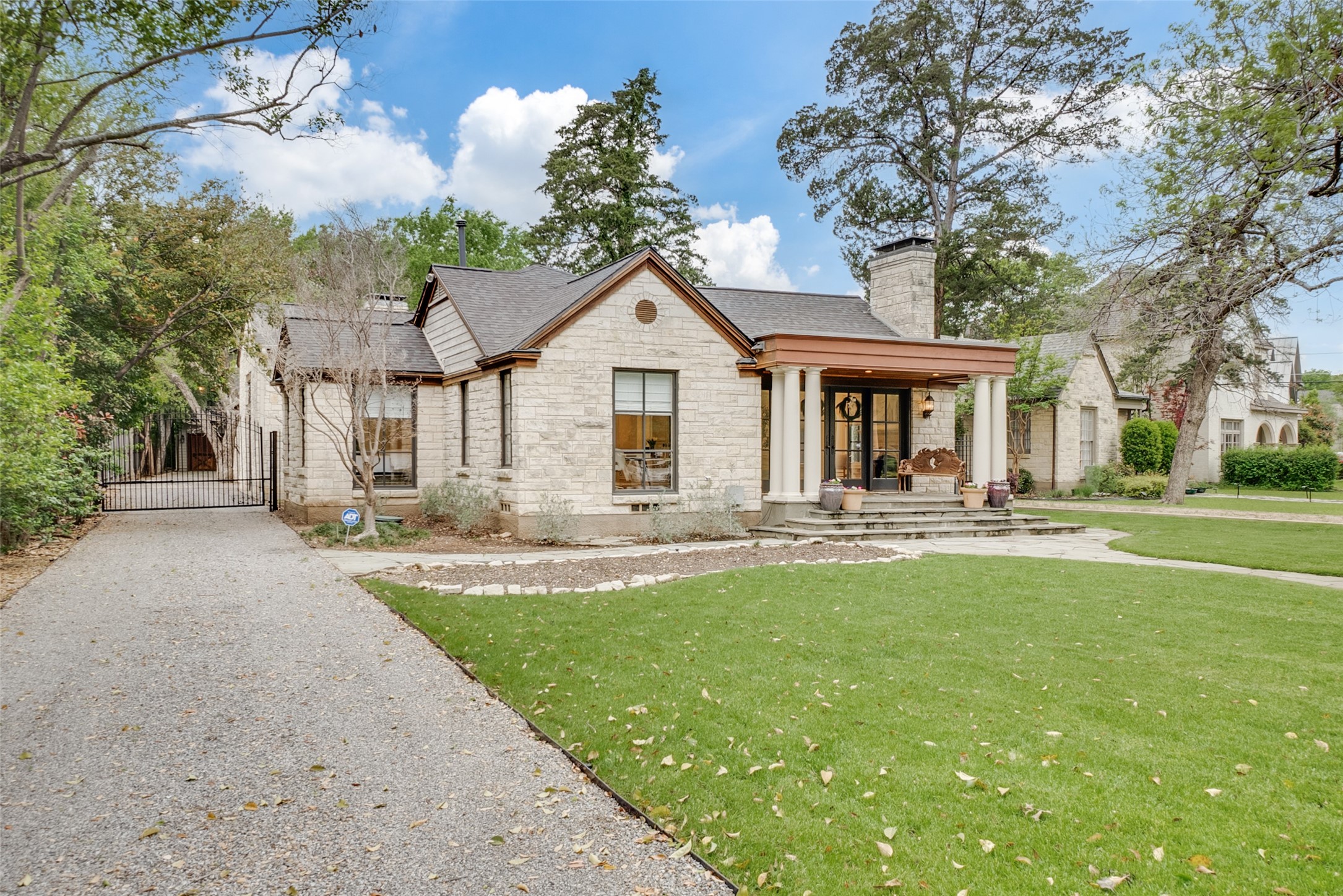 4316 N Cresthaven Road