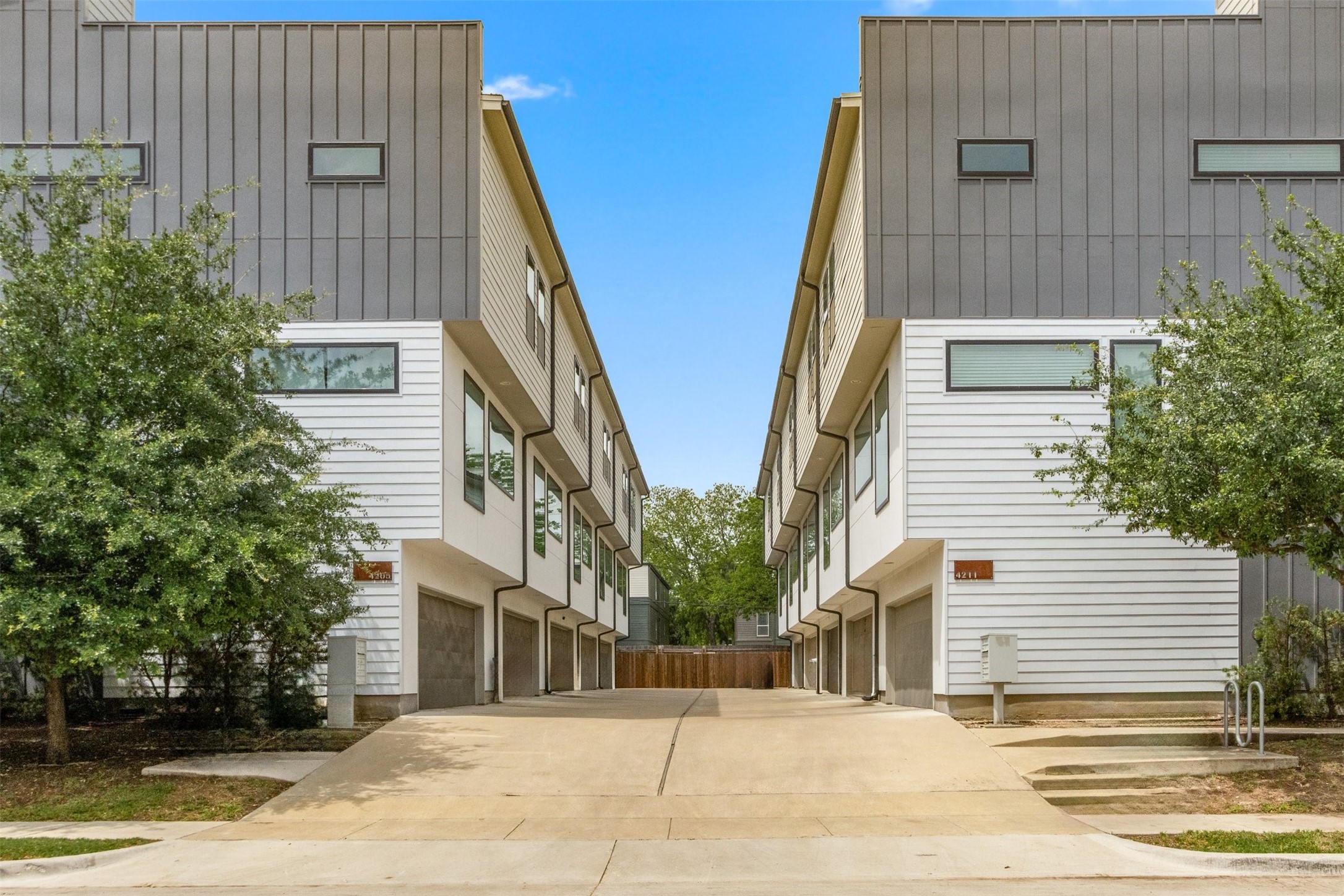 4211 Delano Place 4B