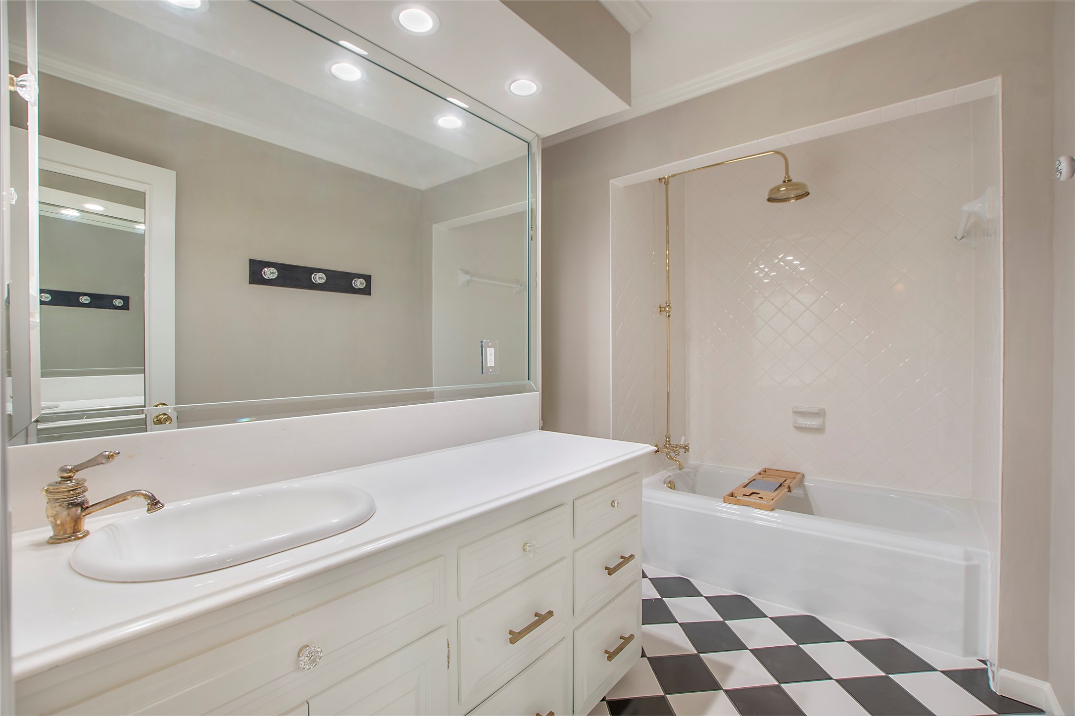 2415 Custer Cove