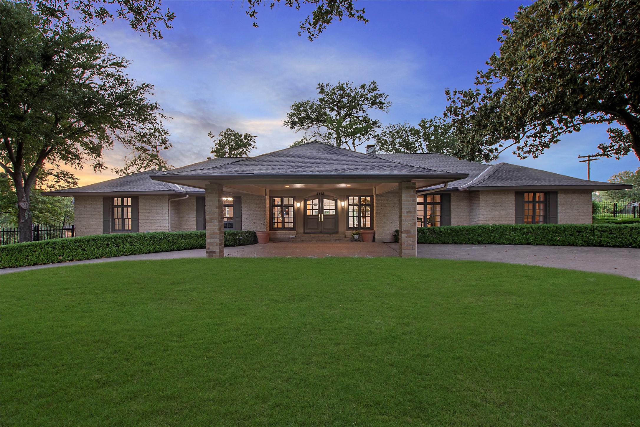 2415 Custer Cove