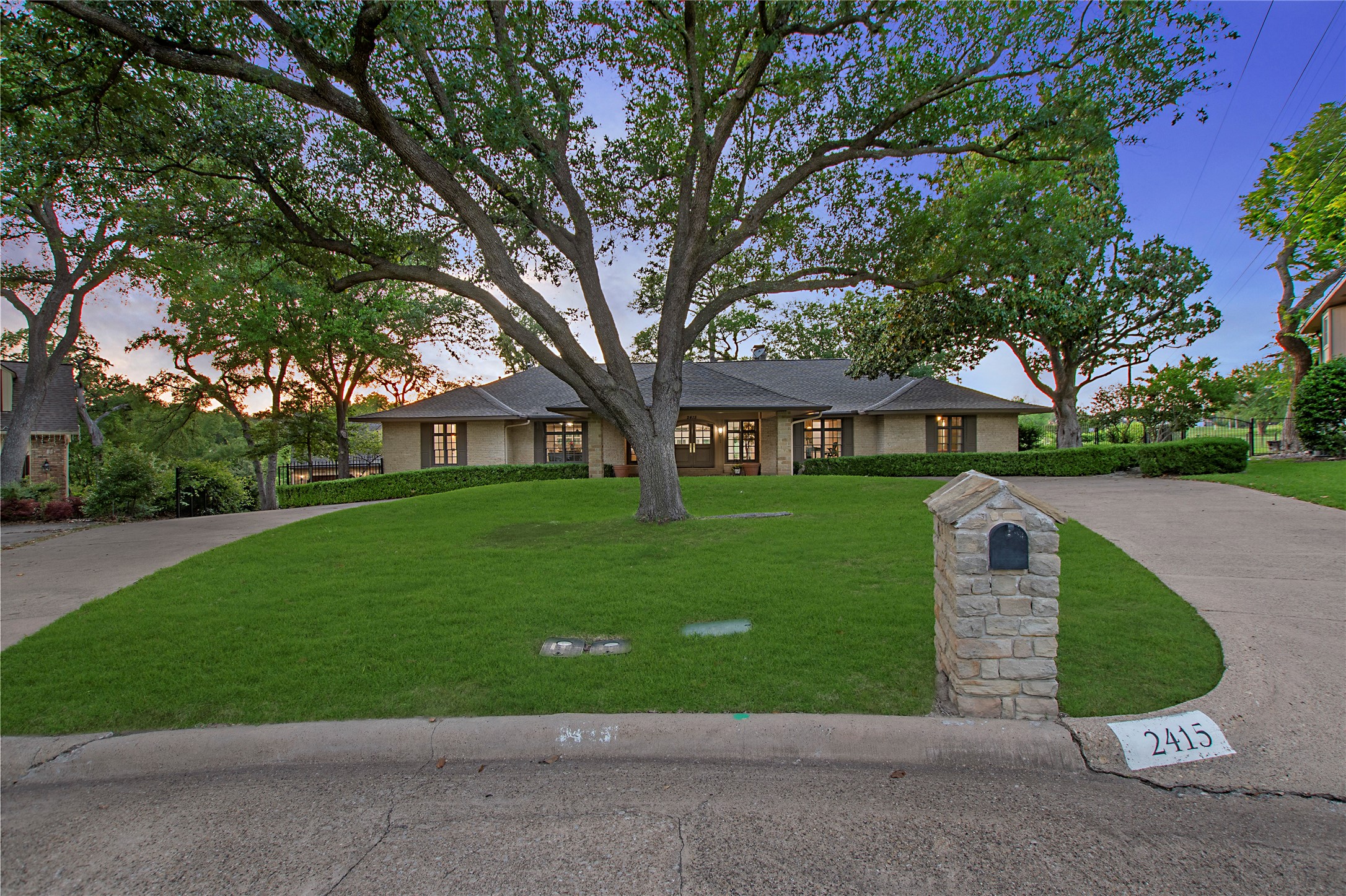 2415 Custer Cove