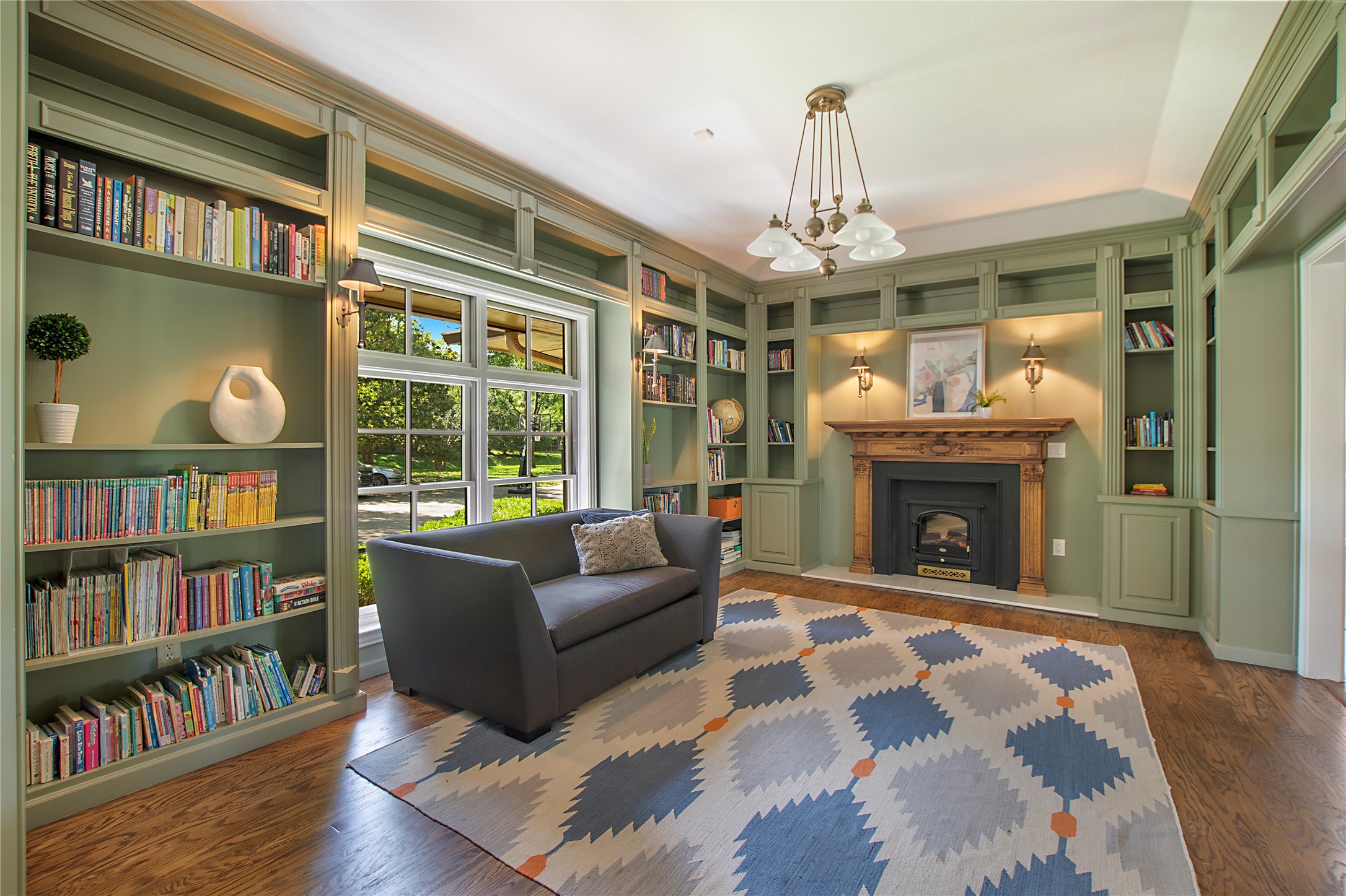 2415 Custer Cove
