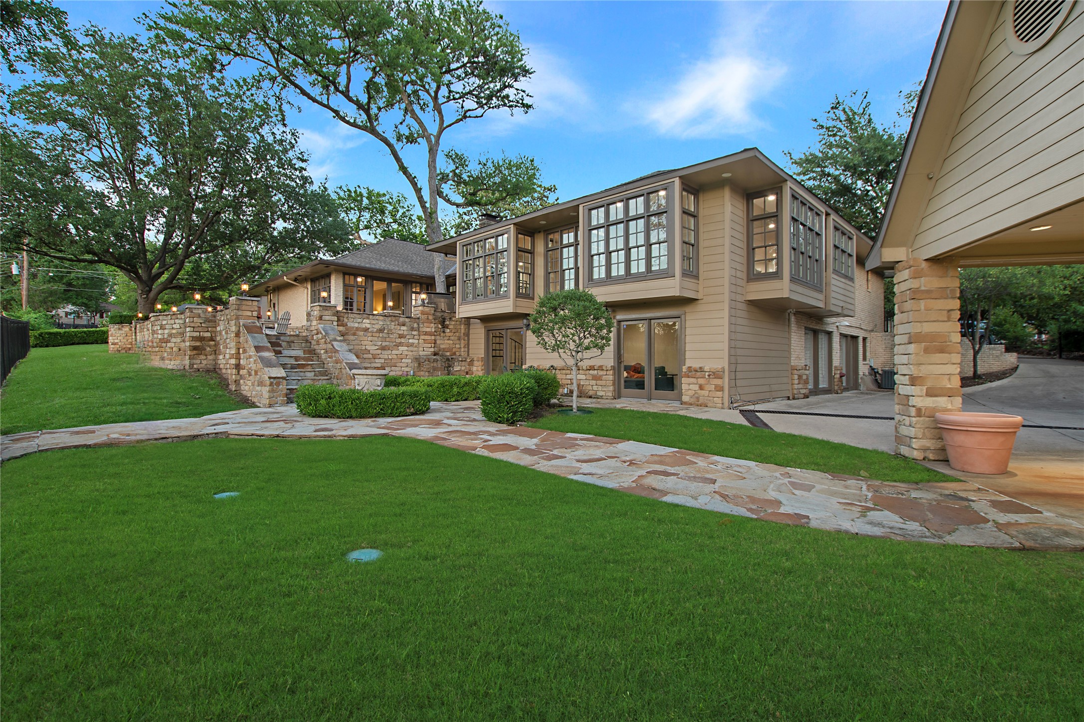 2415 Custer Cove