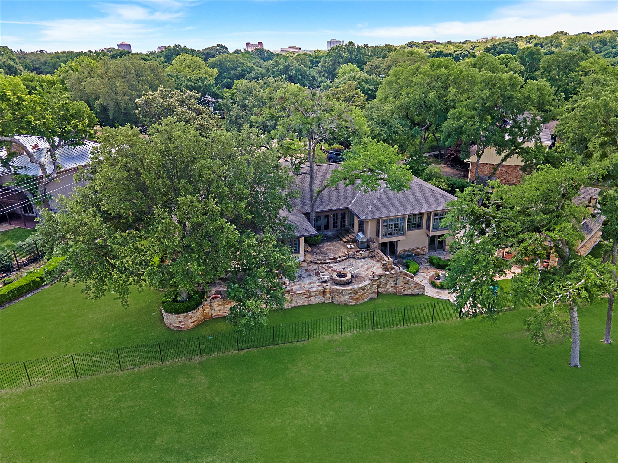 2415 Custer Cove