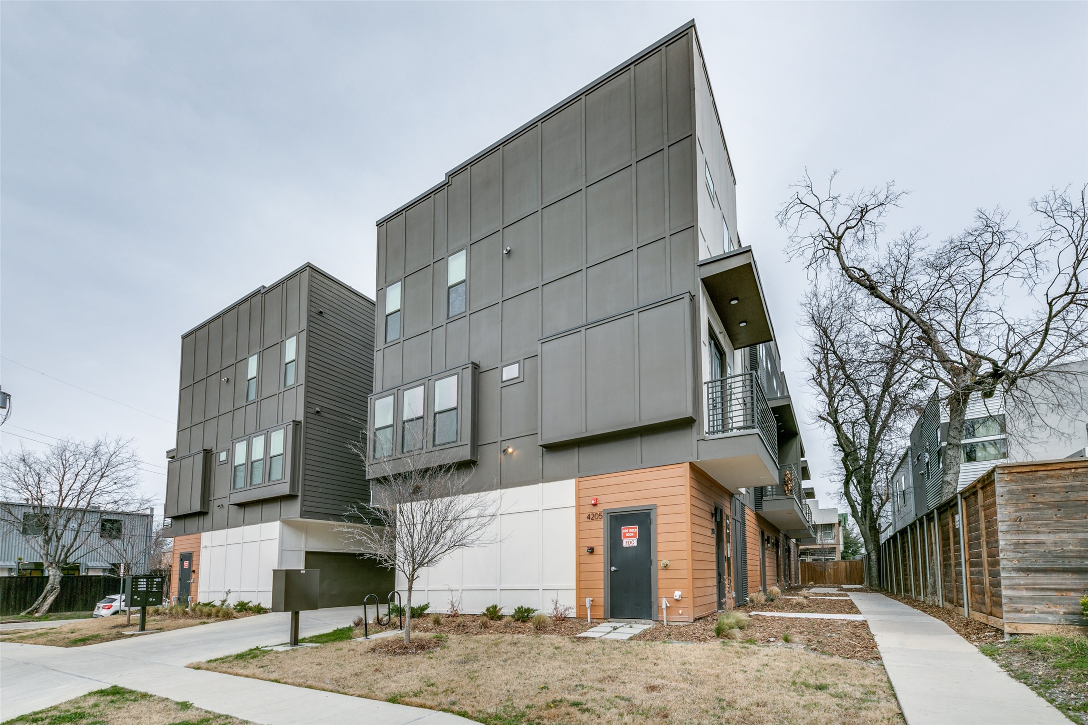 4205 Roseland Avenue 203
