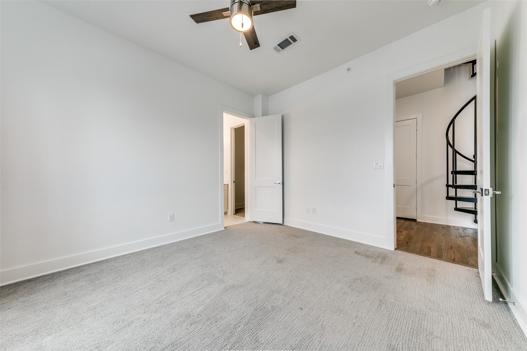 4205 Roseland Avenue 203