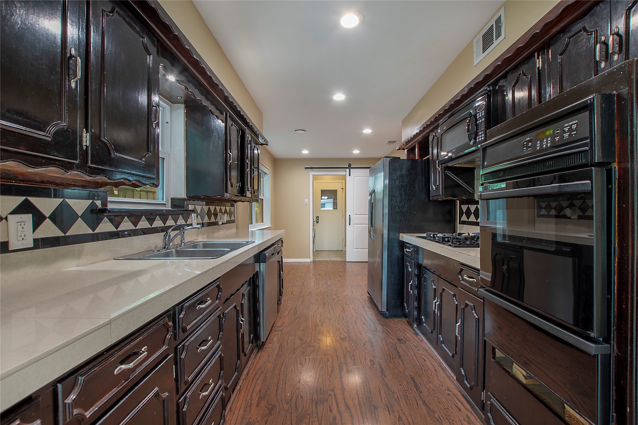 2631 Peavy Road