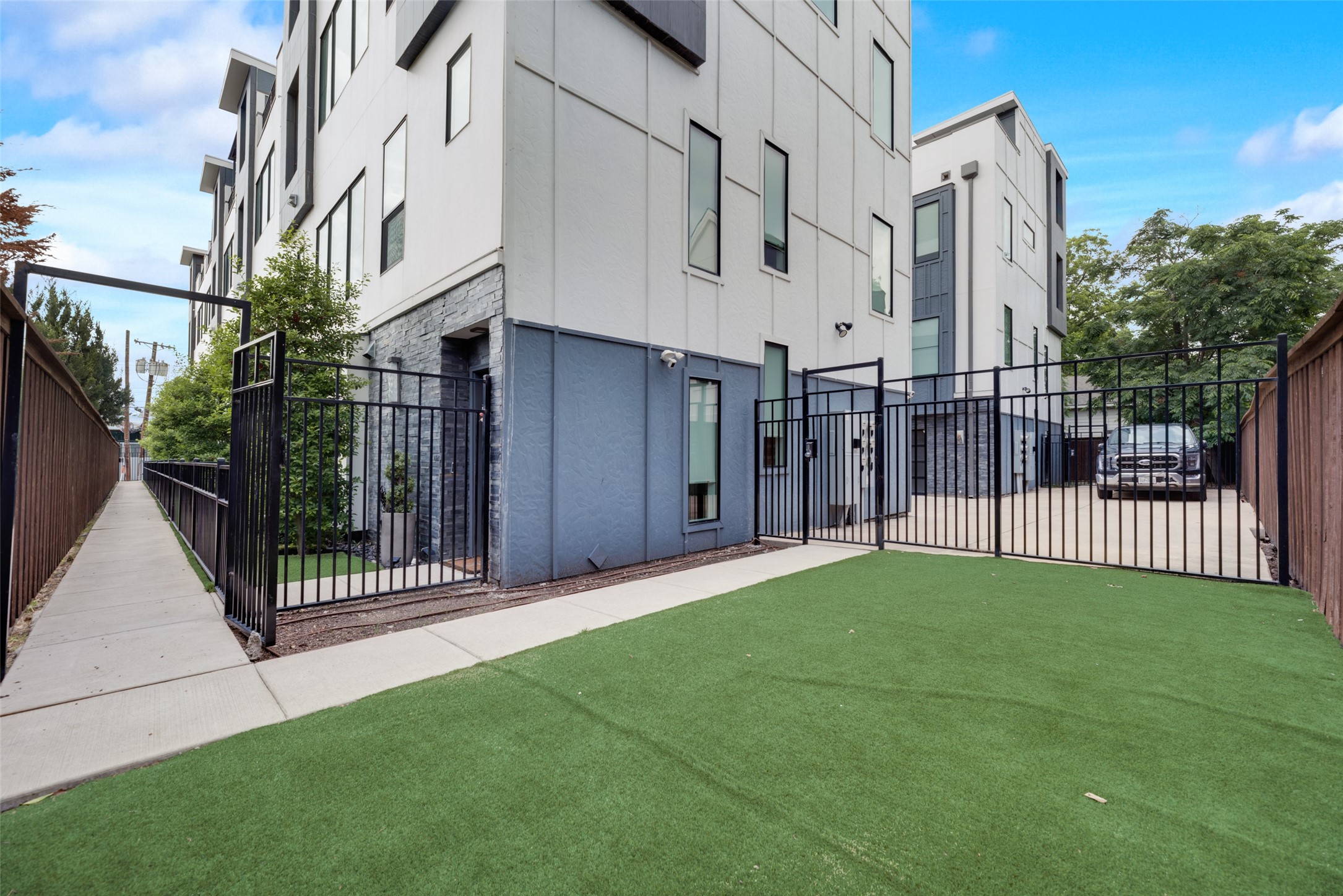 4526 Deere Street 203