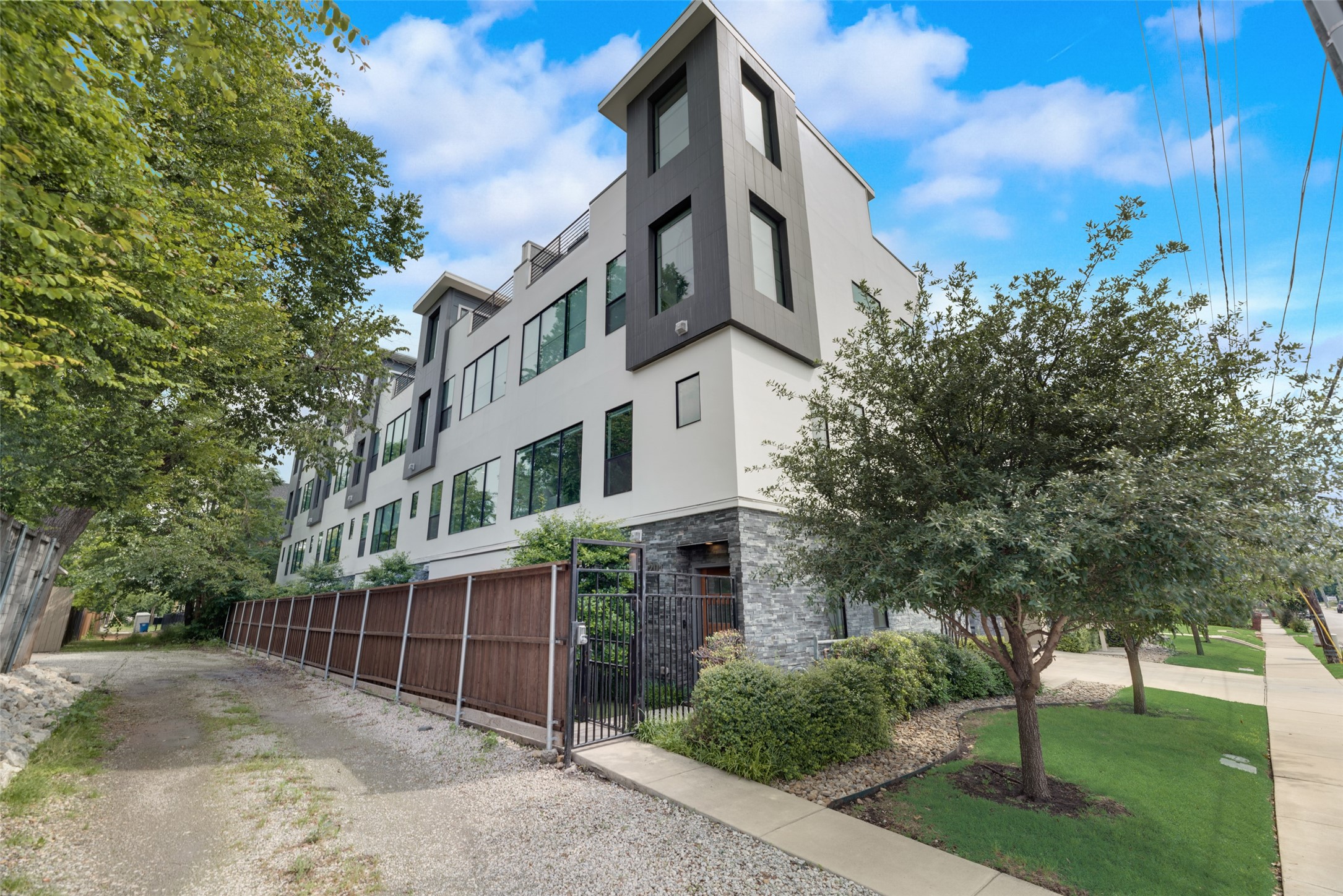 4526 Deere Street 203