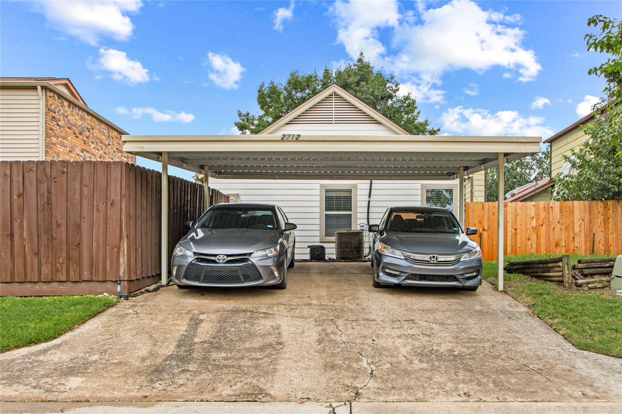2712 Bridge Lake Drive