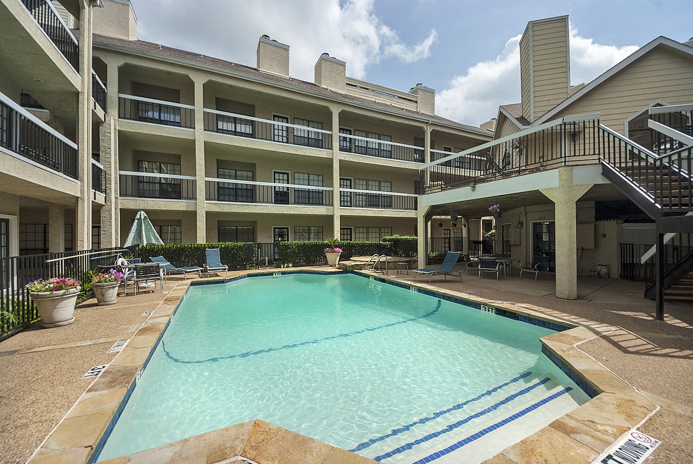 4800 W Lovers Lane 402
