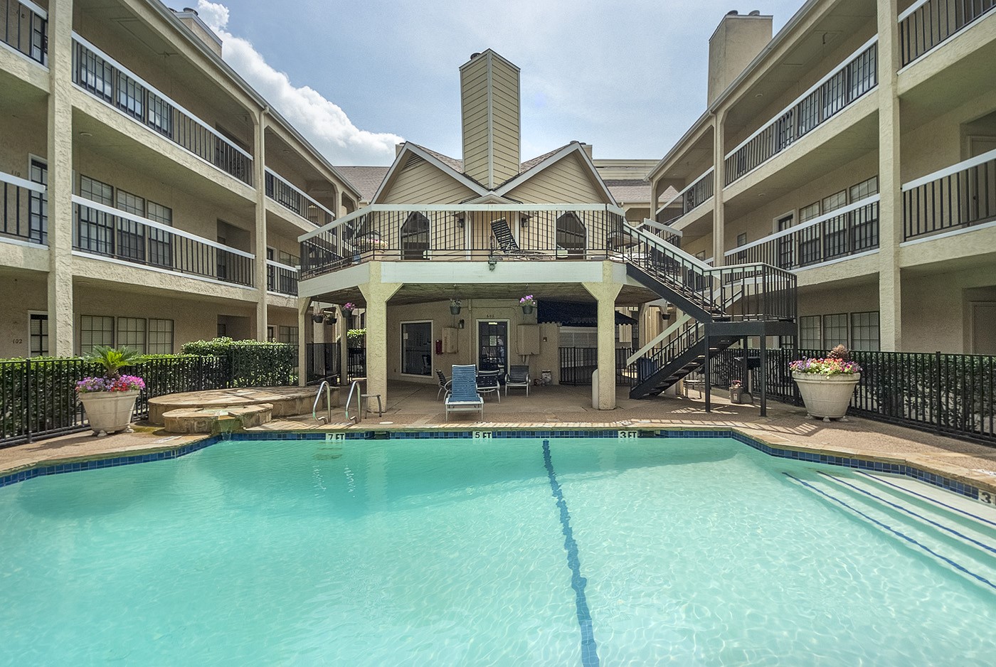 4800 W Lovers Lane 402
