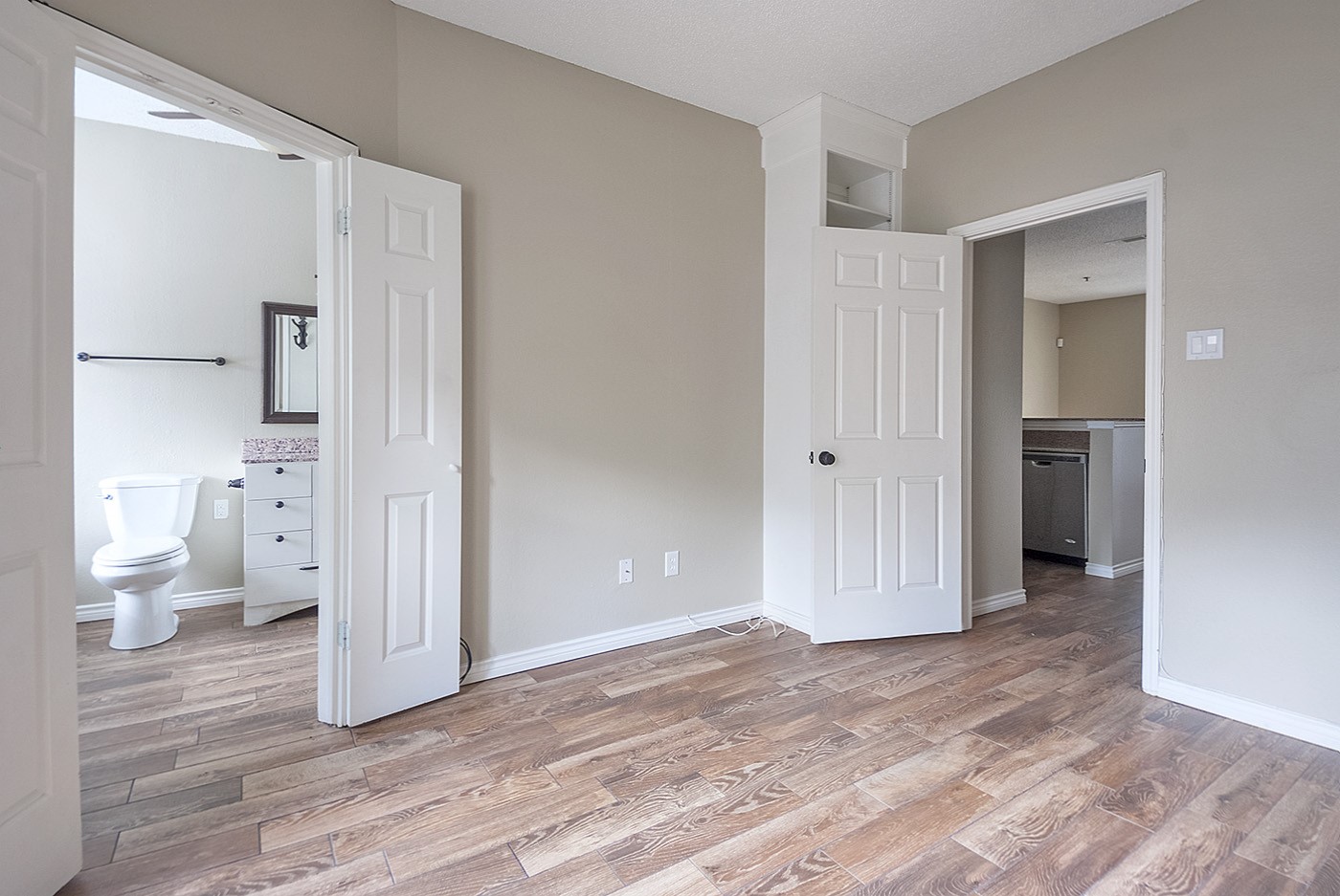 4800 W Lovers Lane 402