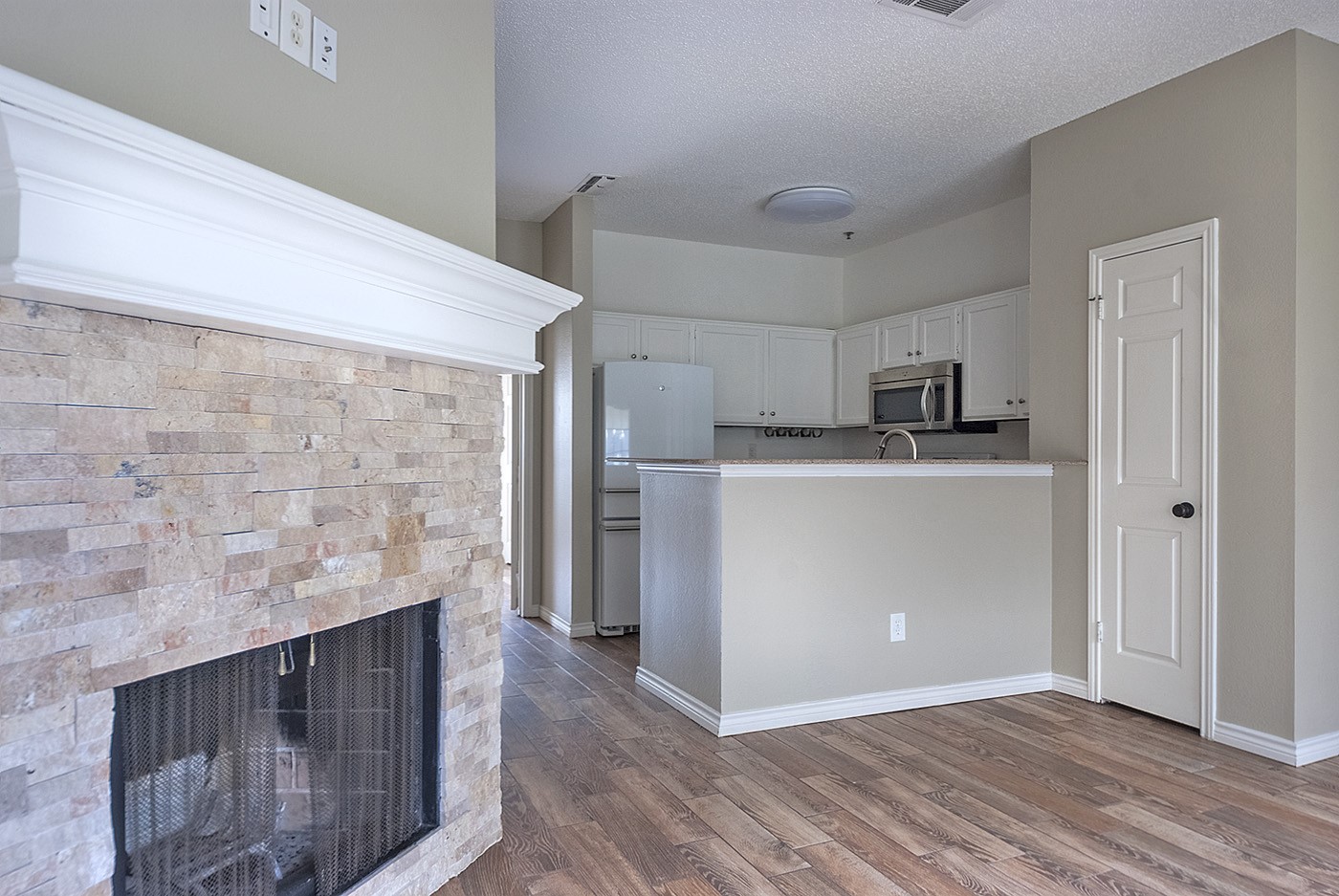 4800 W Lovers Lane 402