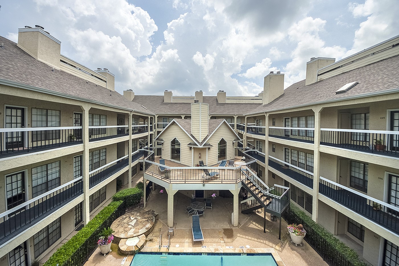 4800 W Lovers Lane 402