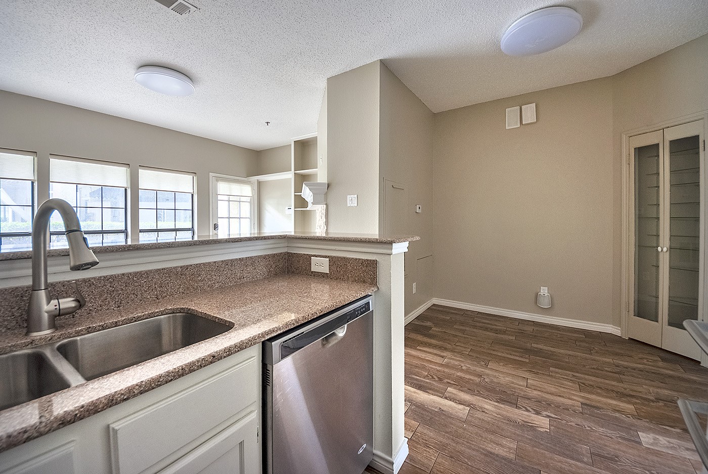 4800 W Lovers Lane 402