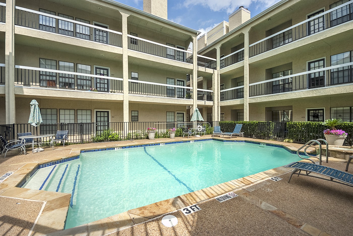 4800 W Lovers Lane 402