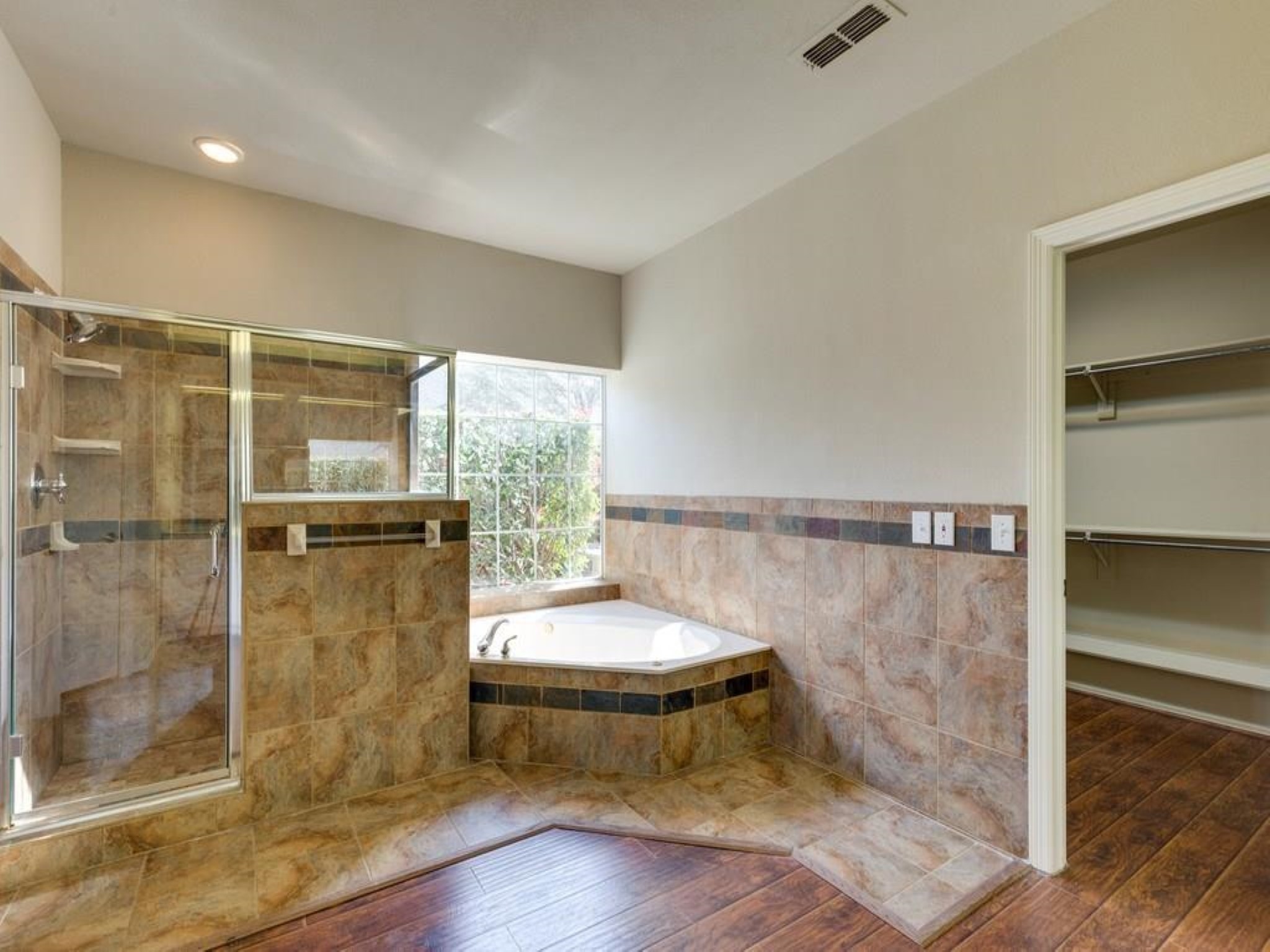 202 Lake Crest Drive