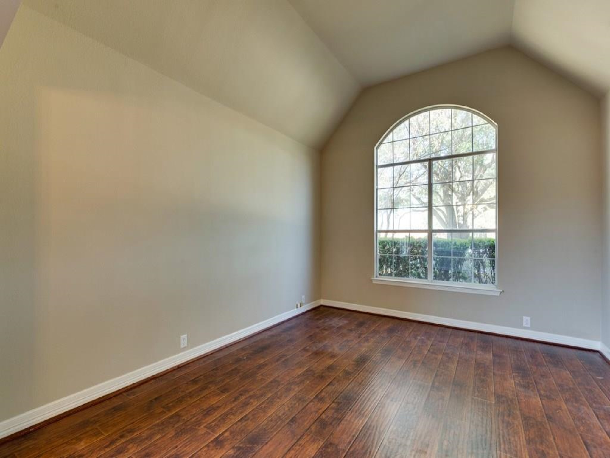 202 Lake Crest Drive