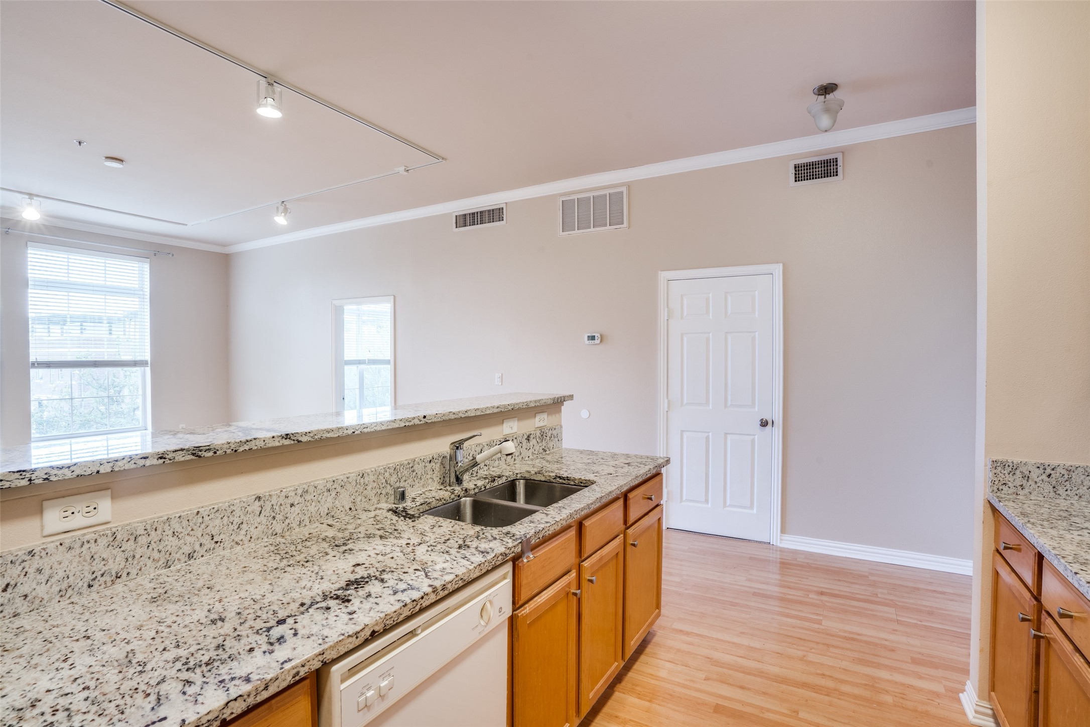 2305 Worthington Street 332