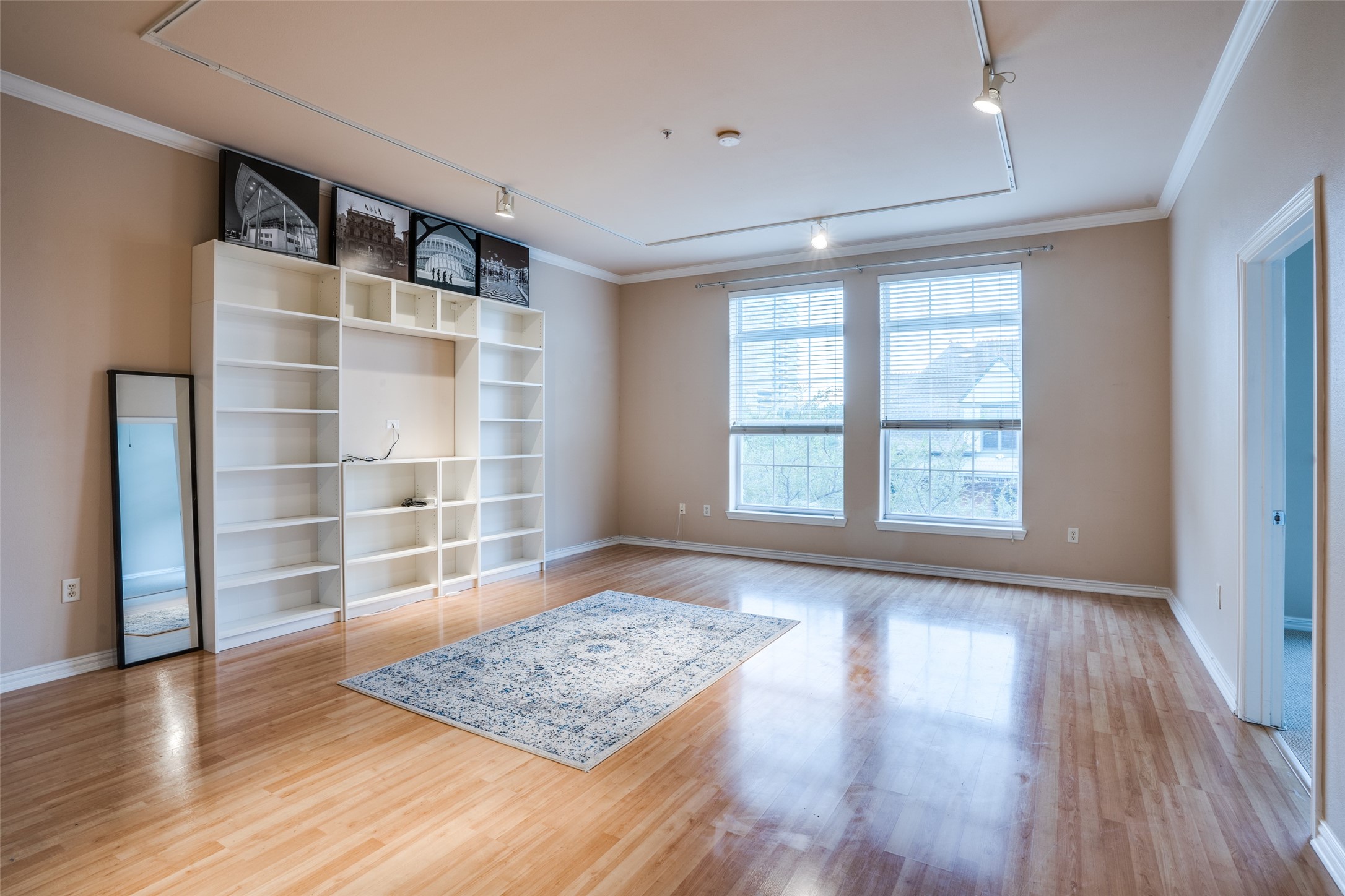 2305 Worthington Street 332