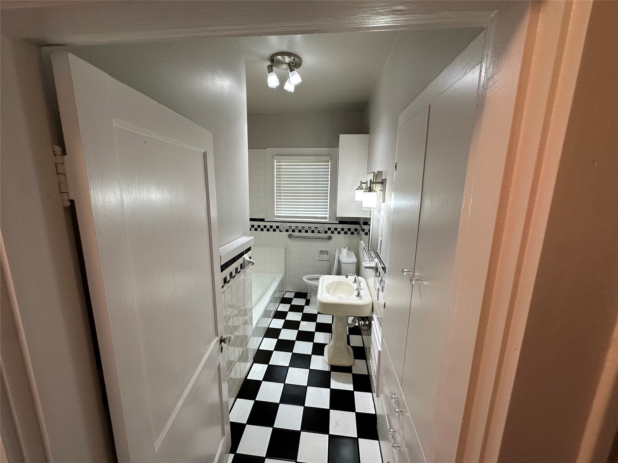 1921 Ben Hall Court