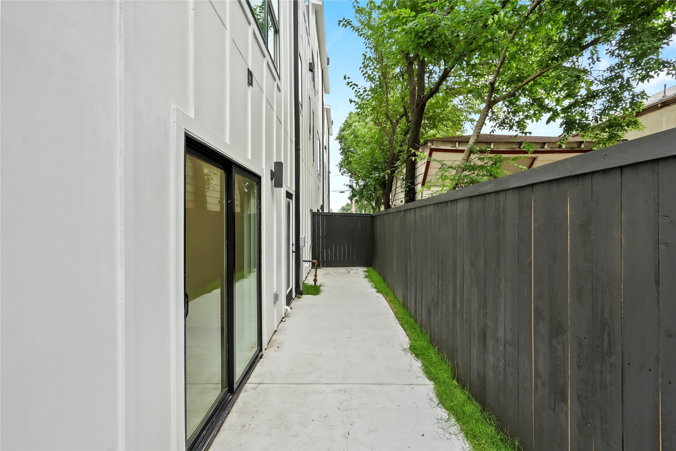 935 W 12th Street 103