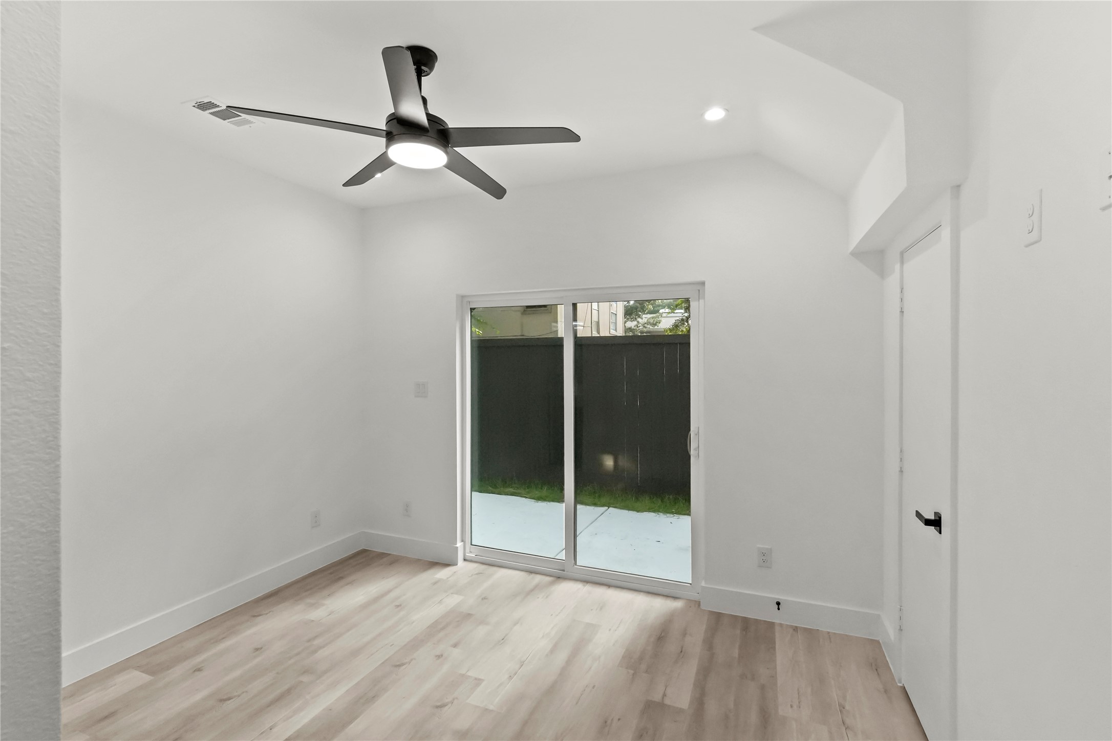 935 W 12th Street 103