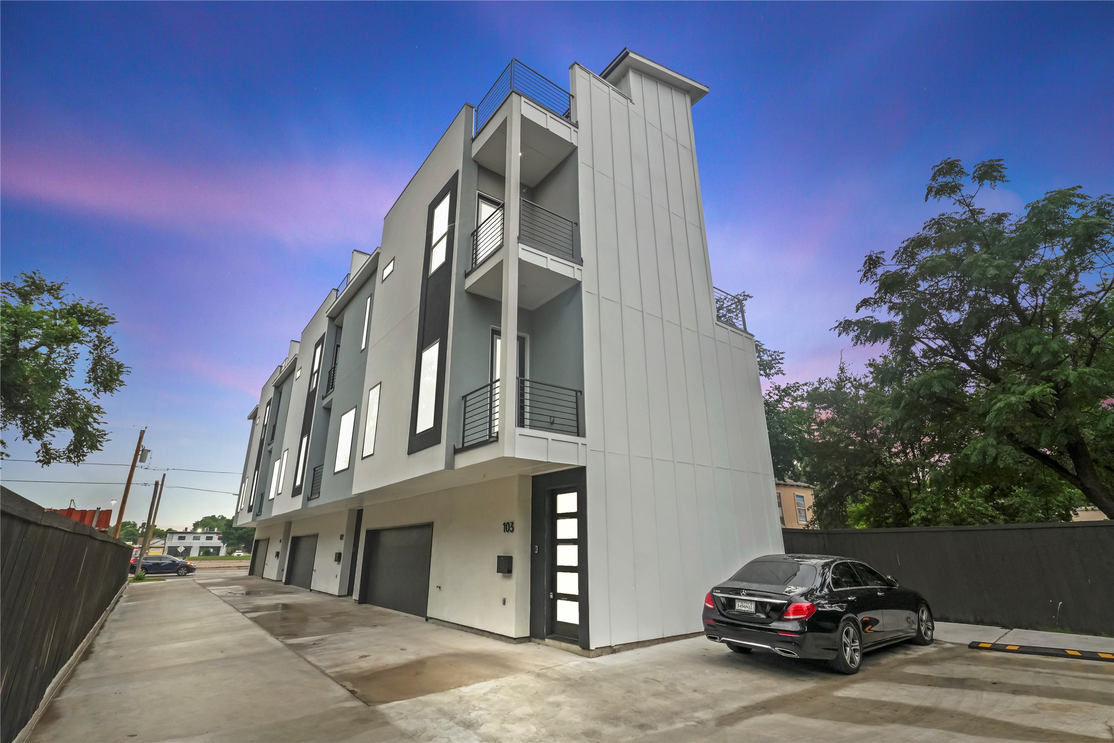 935 W 12th Street 103