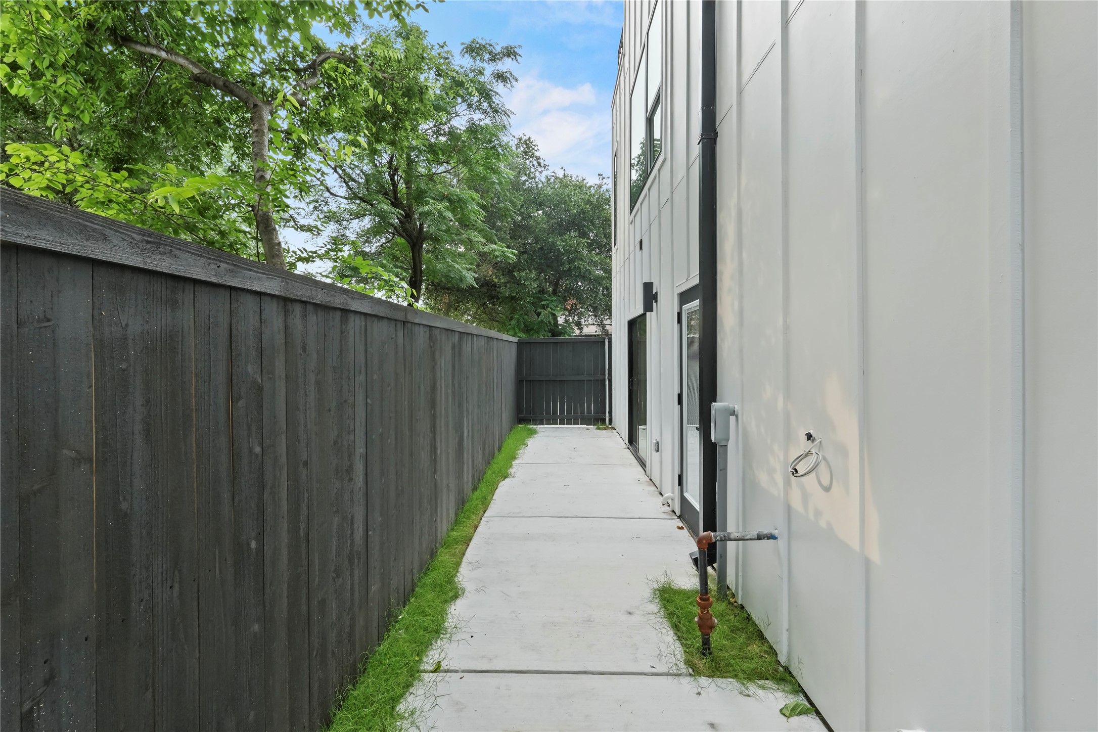 935 W 12th Street 103