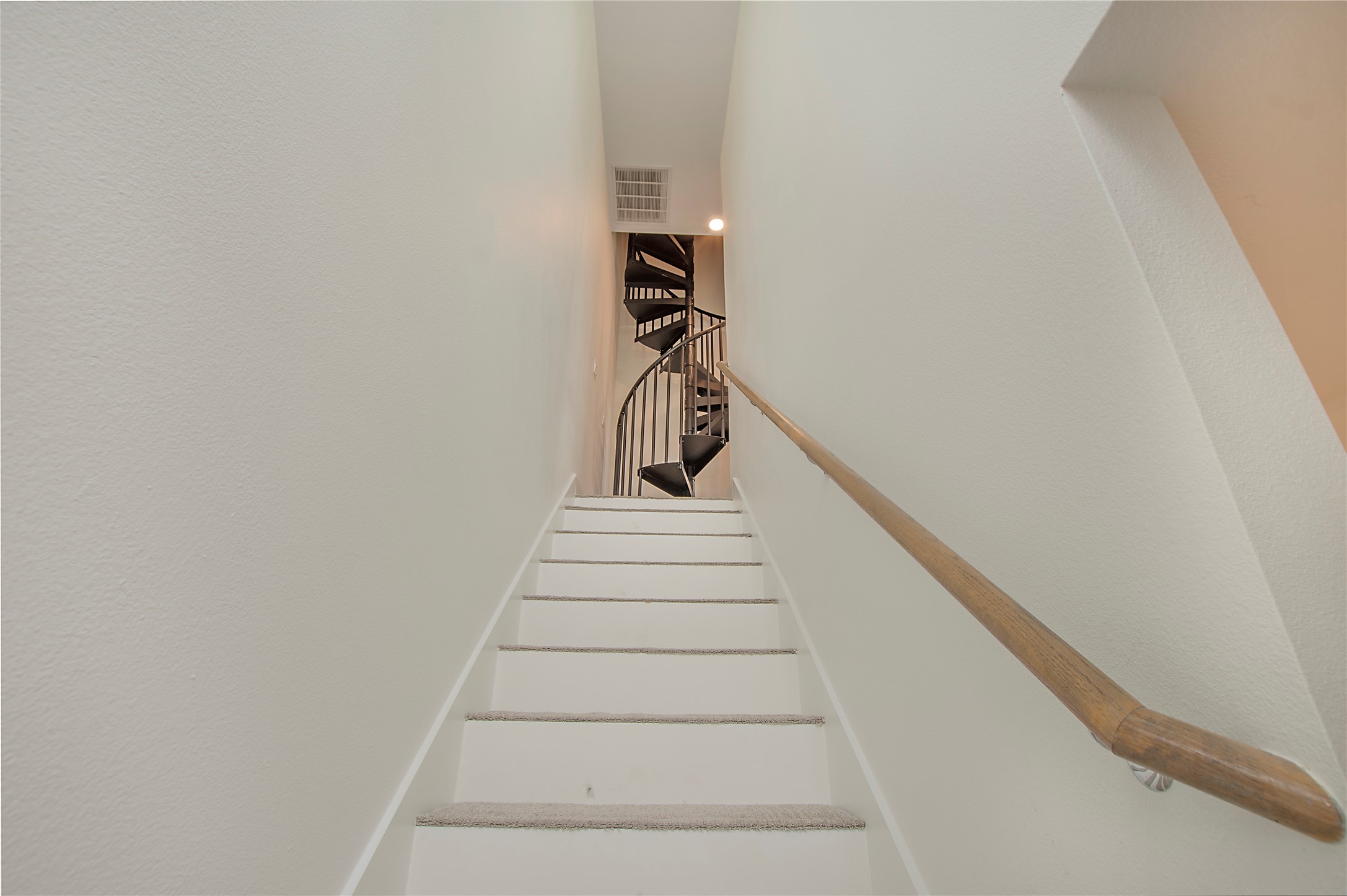 4205 Roseland Avenue 205