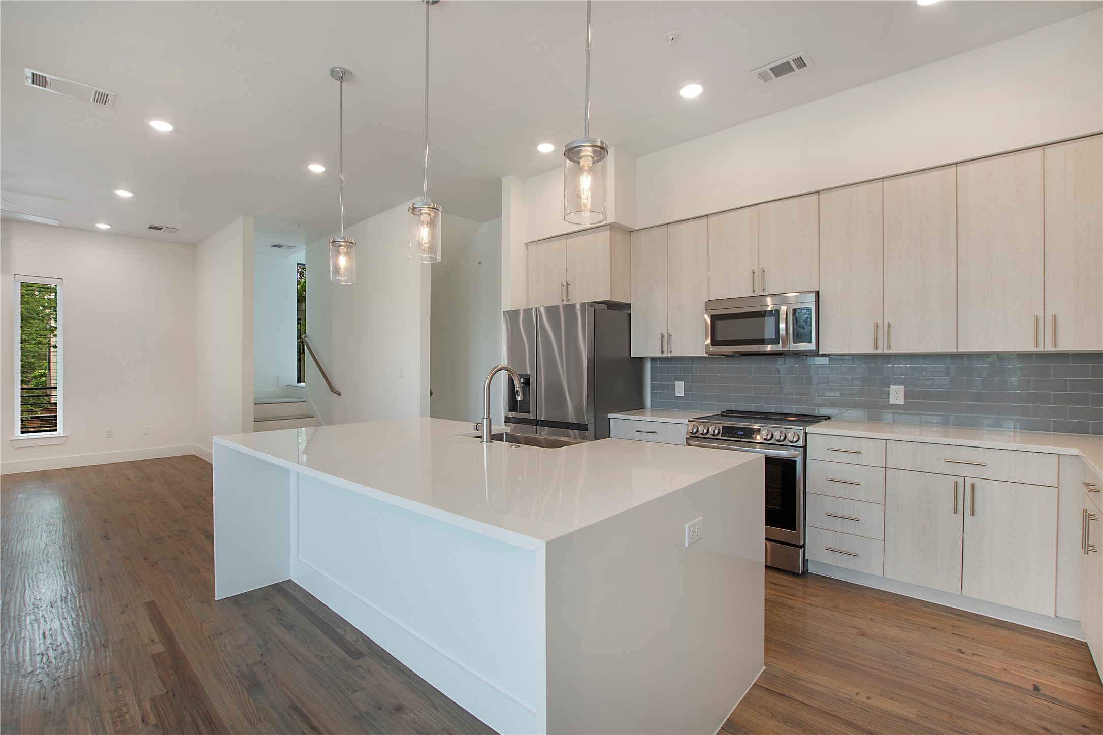 4205 Roseland Avenue 205