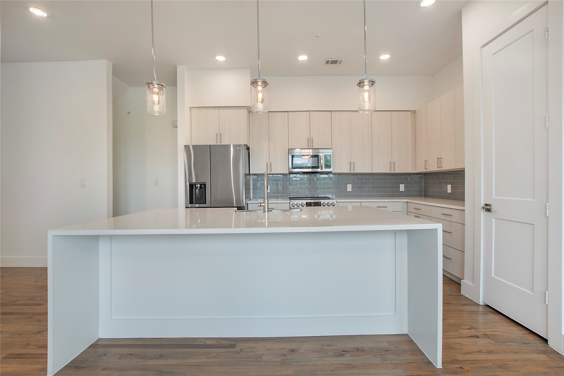 4205 Roseland Avenue 205