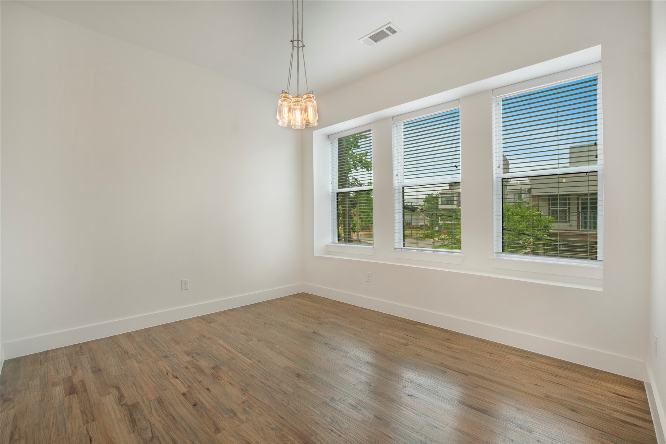 4205 Roseland Avenue 205