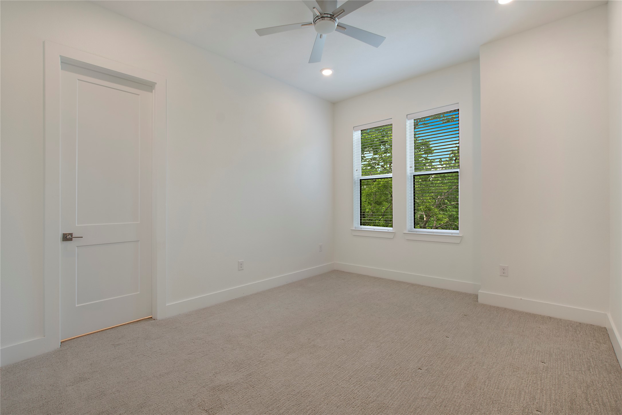 4205 Roseland Avenue 205