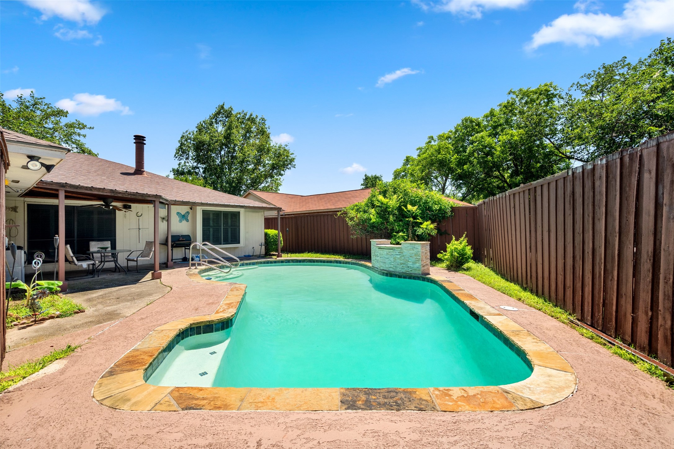 725 Roundtree Drive
