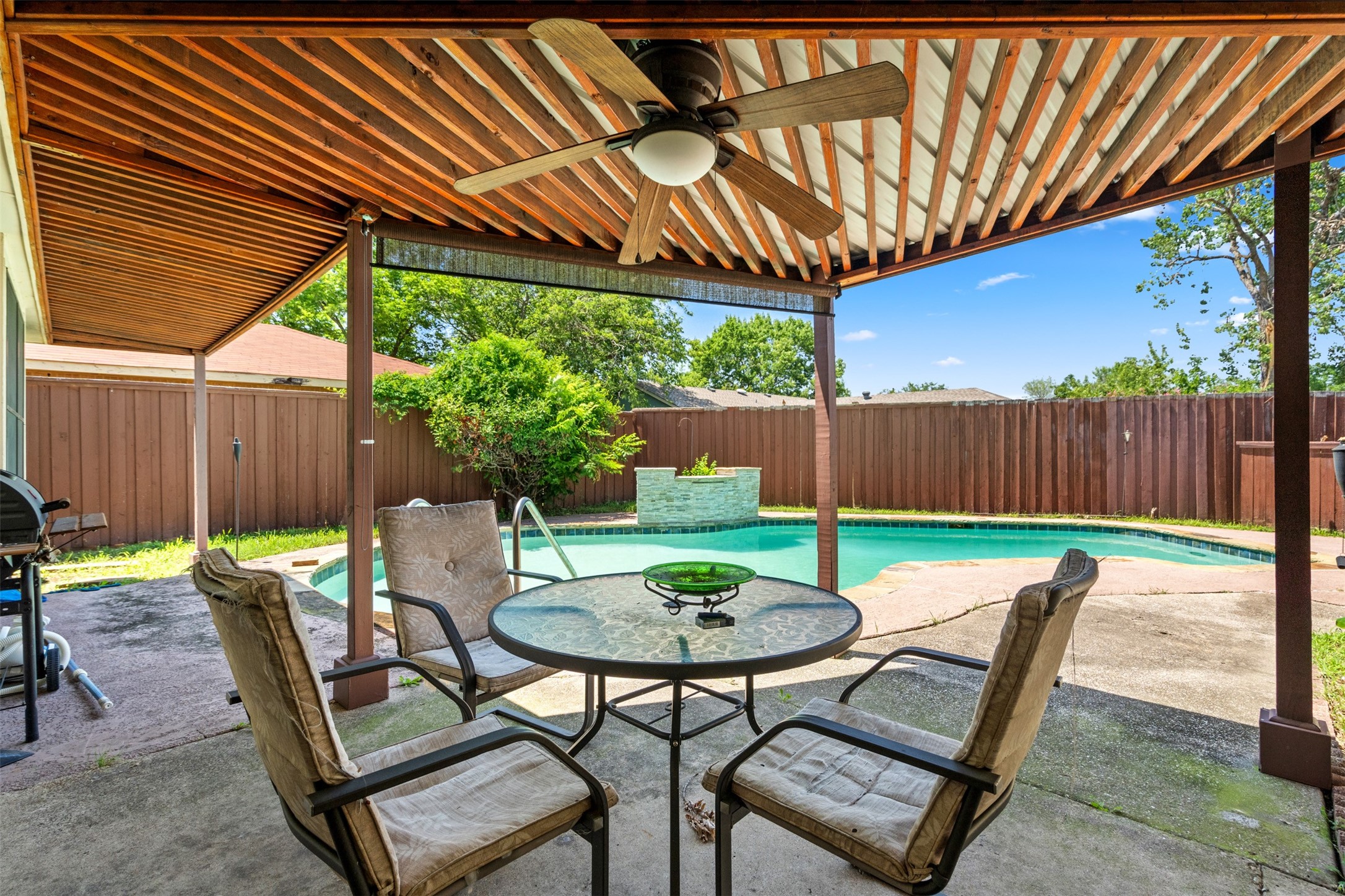 725 Roundtree Drive