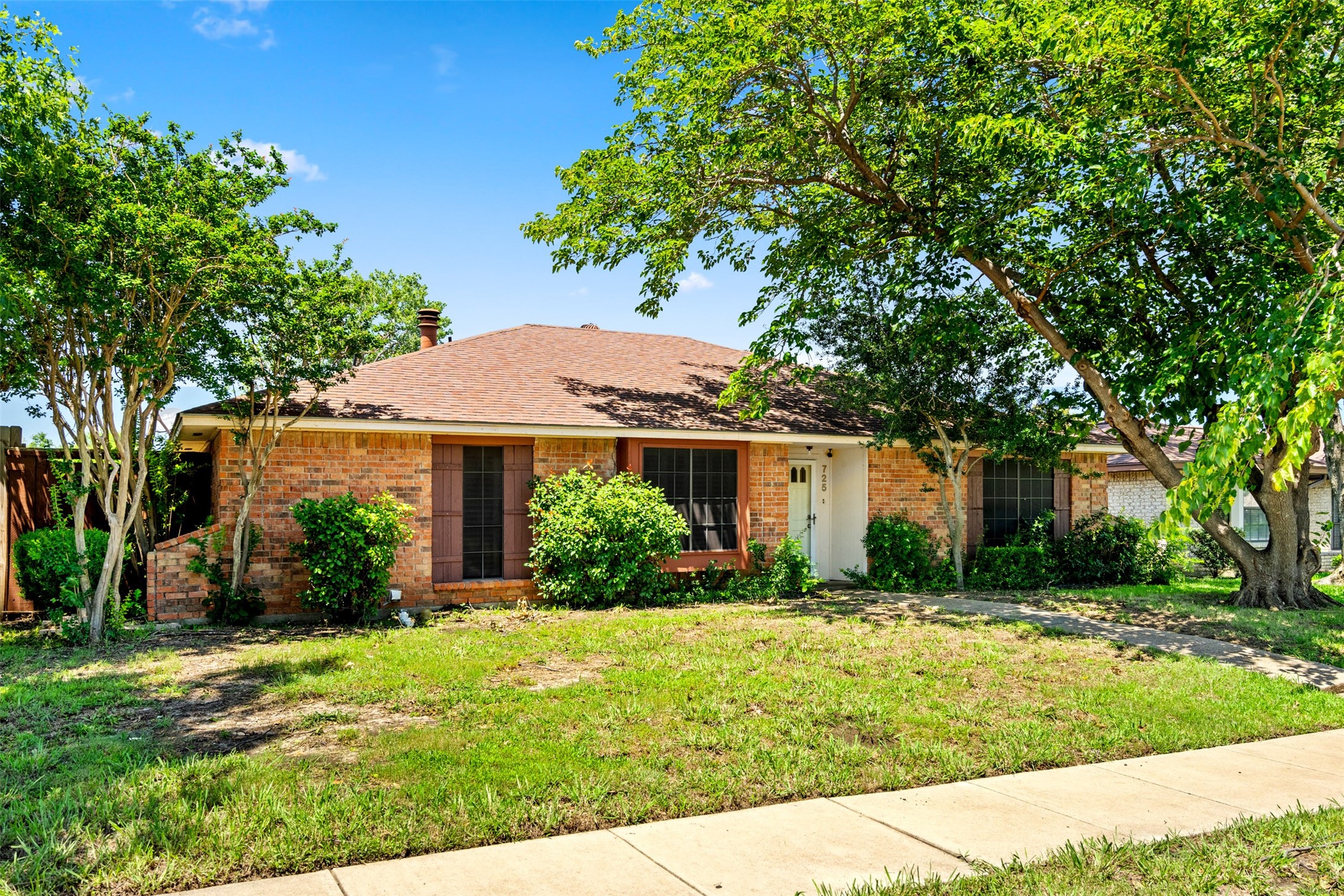 725 Roundtree Drive