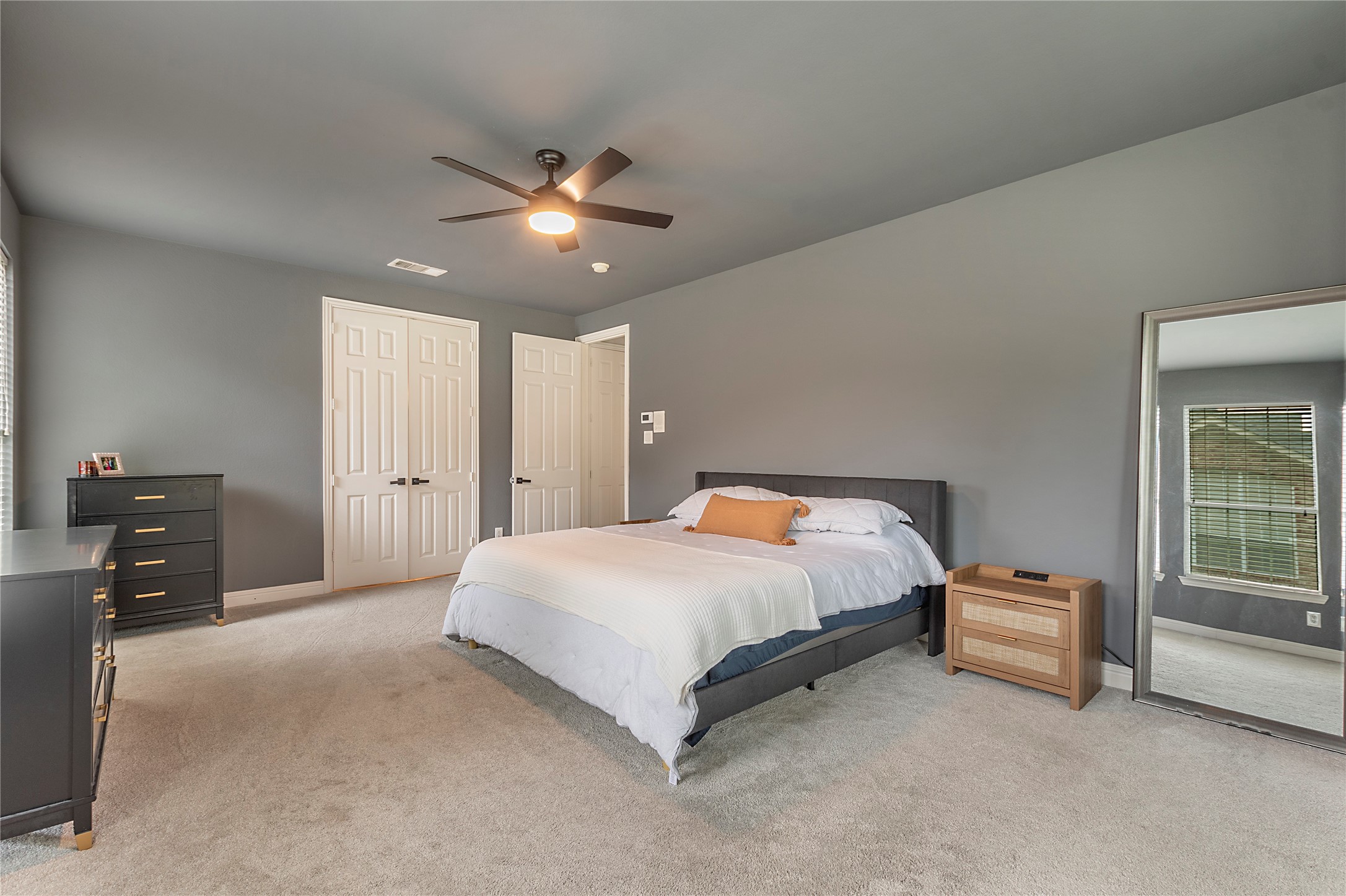 1100 Lamplight Way