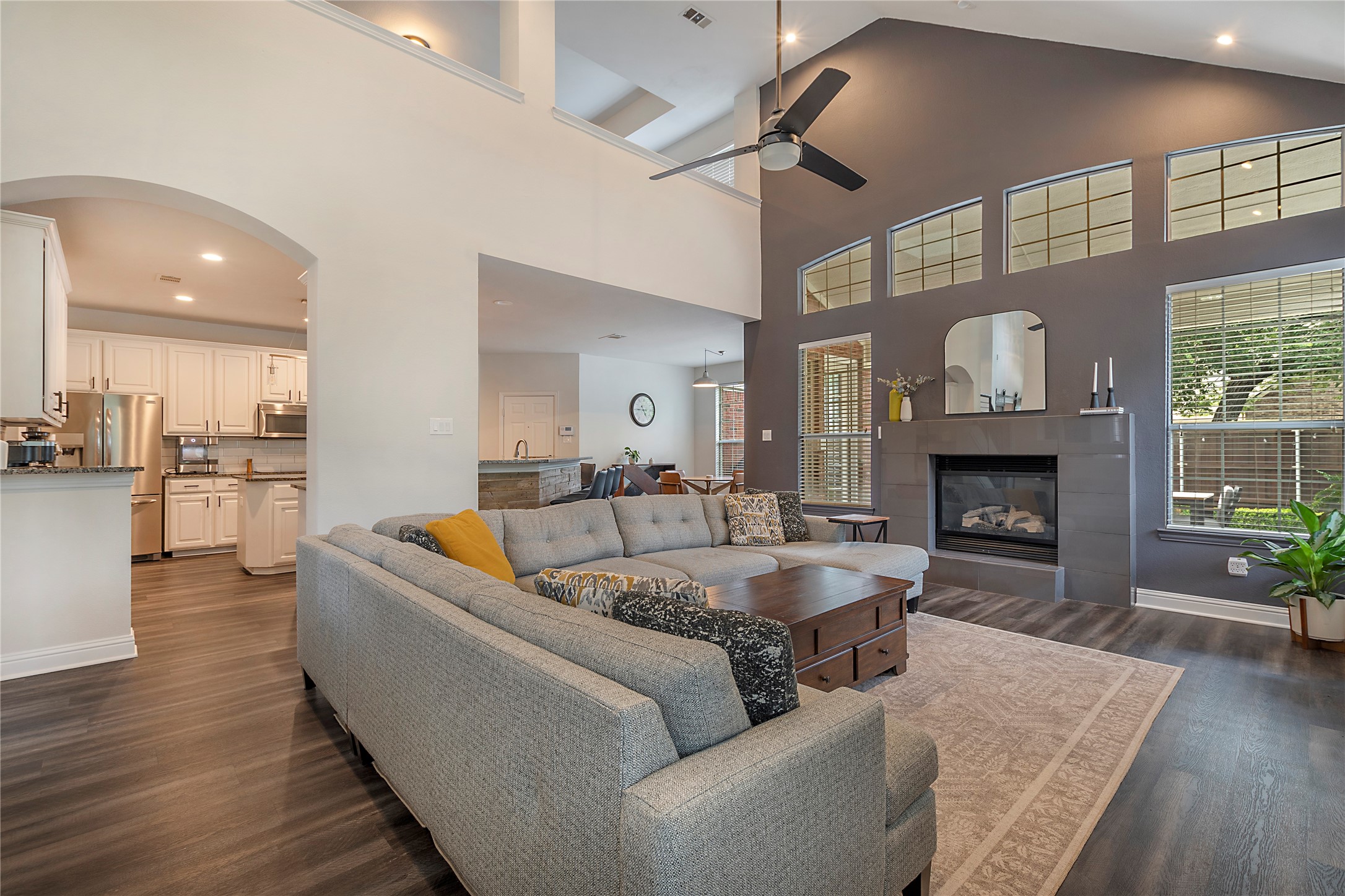 1100 Lamplight Way